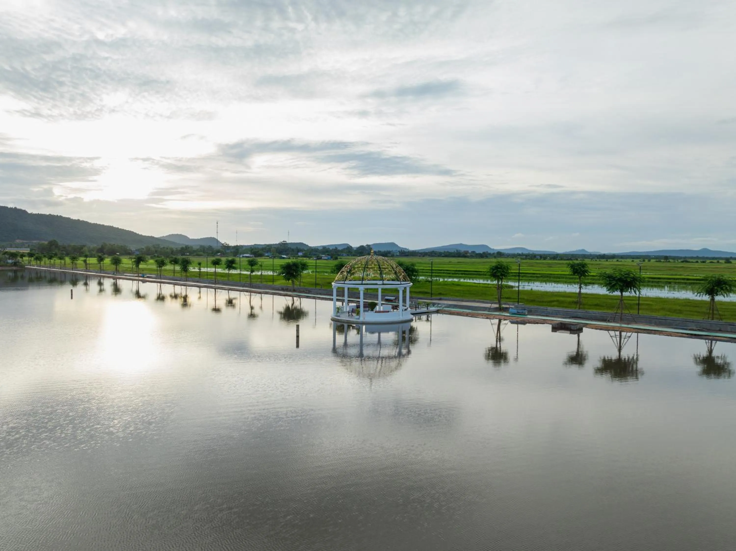 Lake view in Wonderland Suites and Resort