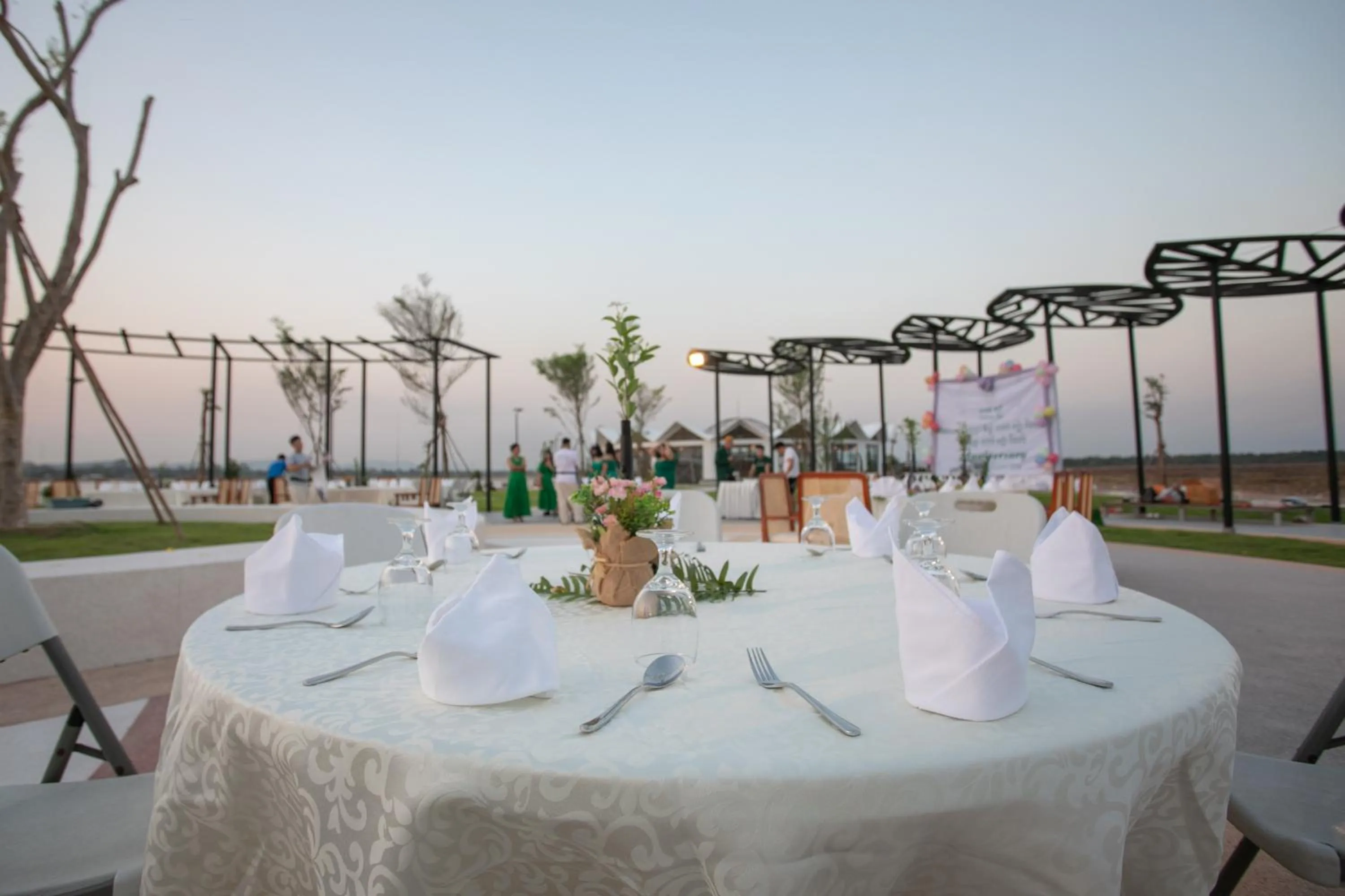 Restaurant/places to eat in Wonderland Suites and Resort