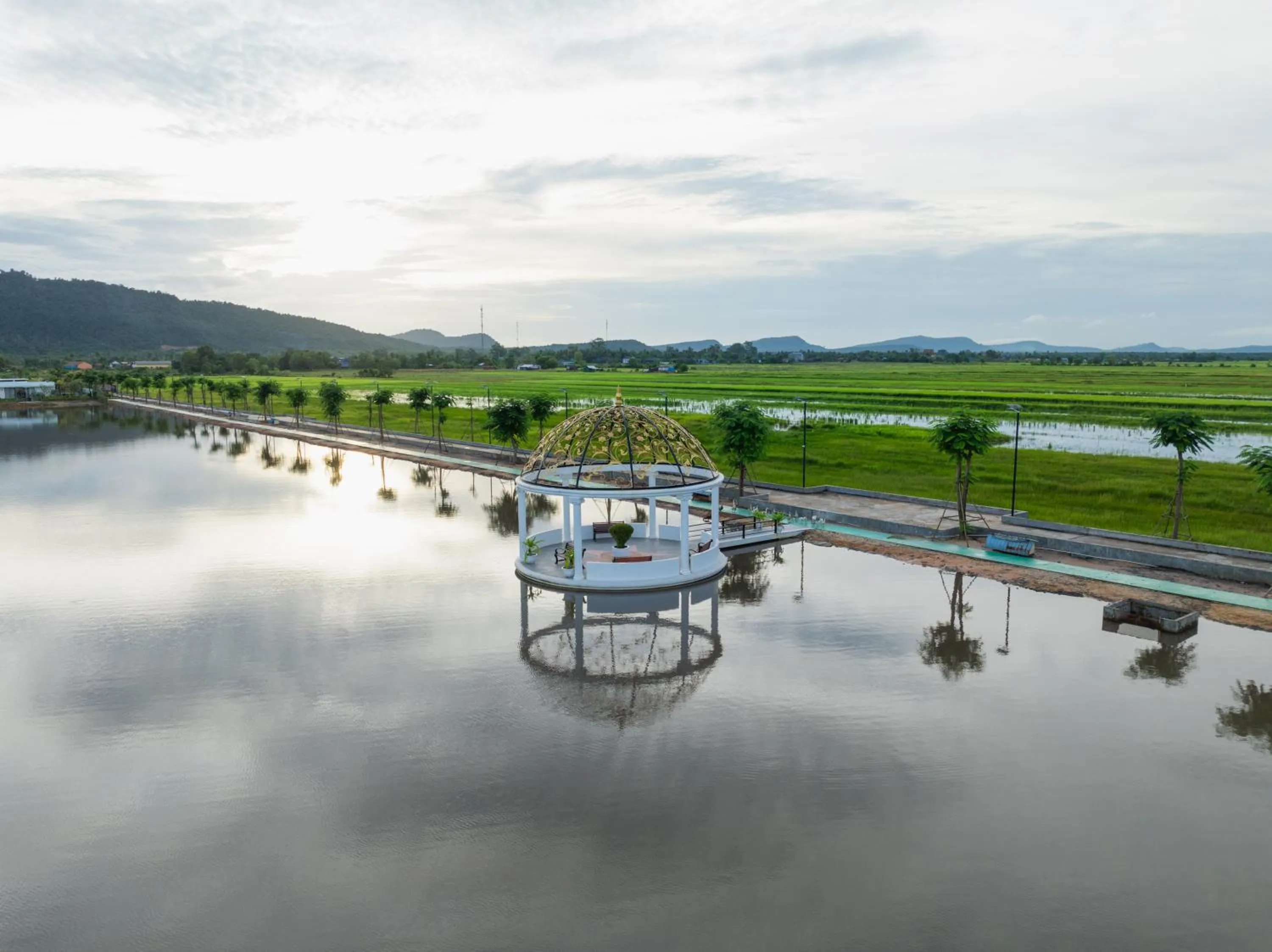 Lake view in Wonderland Suites and Resort