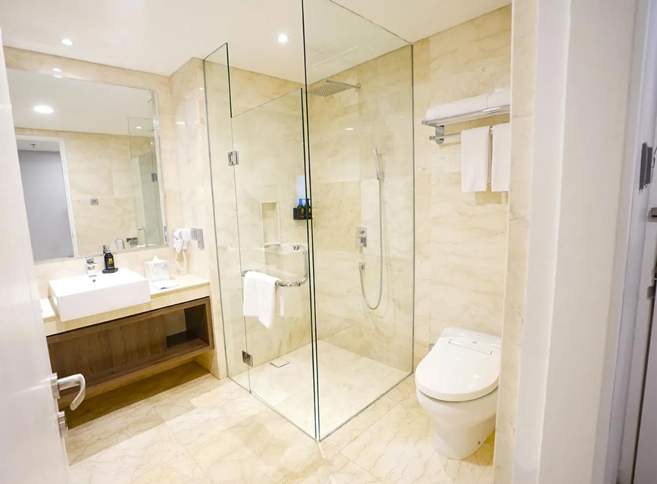 Shower in Platinum Hotel Jimbaran Beach Bali