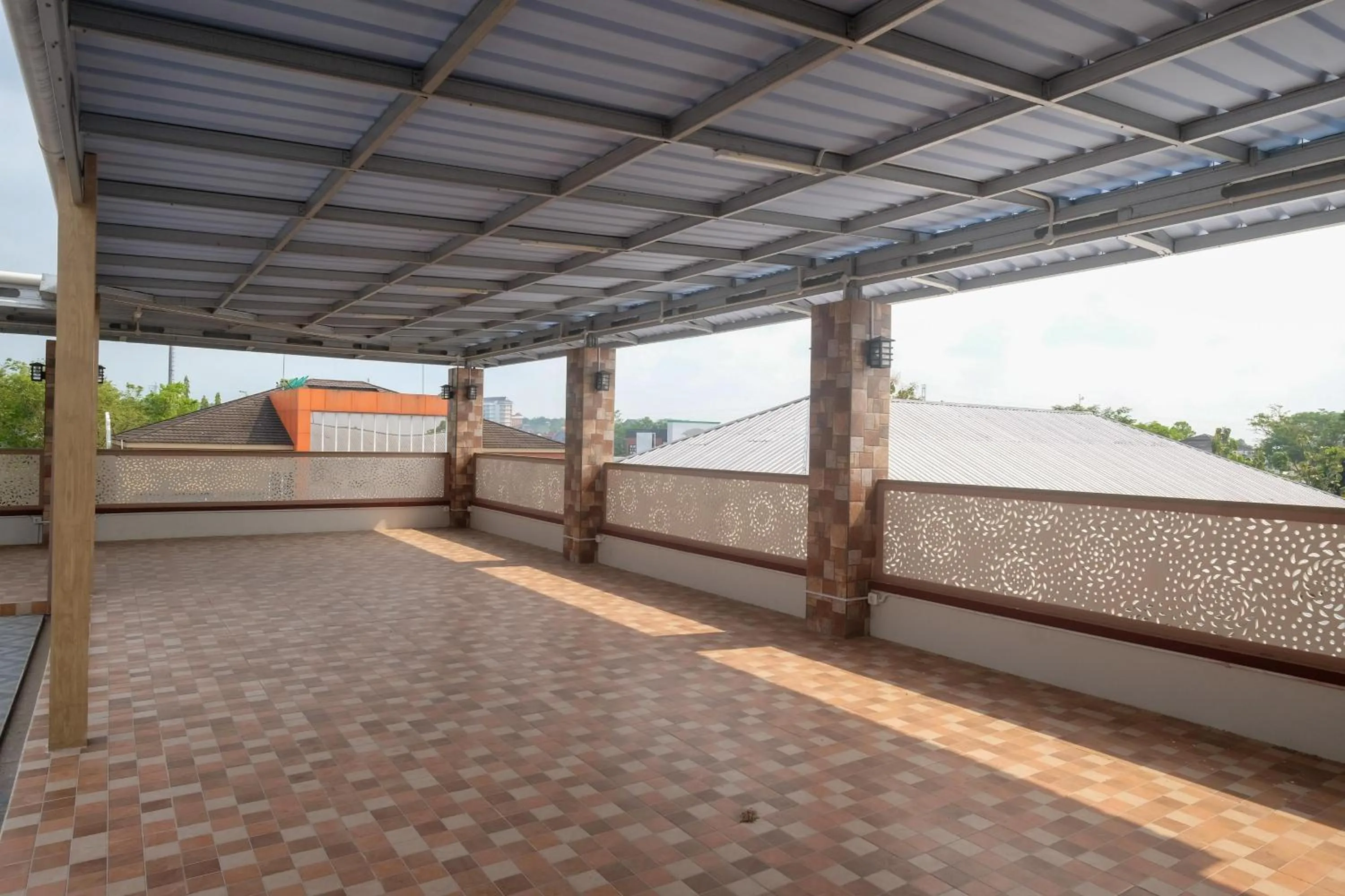 Urbanview Grand Lotus Hotel by RedDoorz