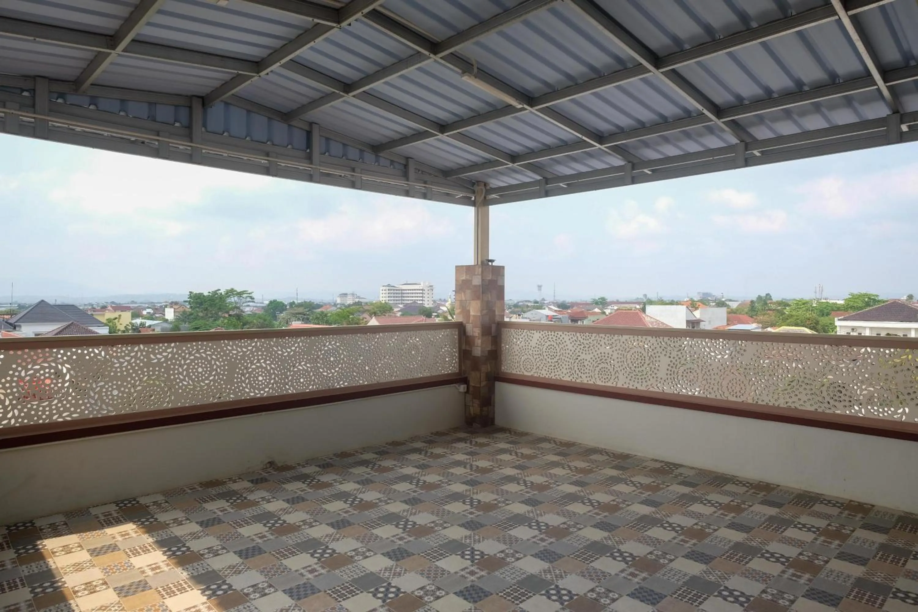 Urbanview Grand Lotus Hotel by RedDoorz