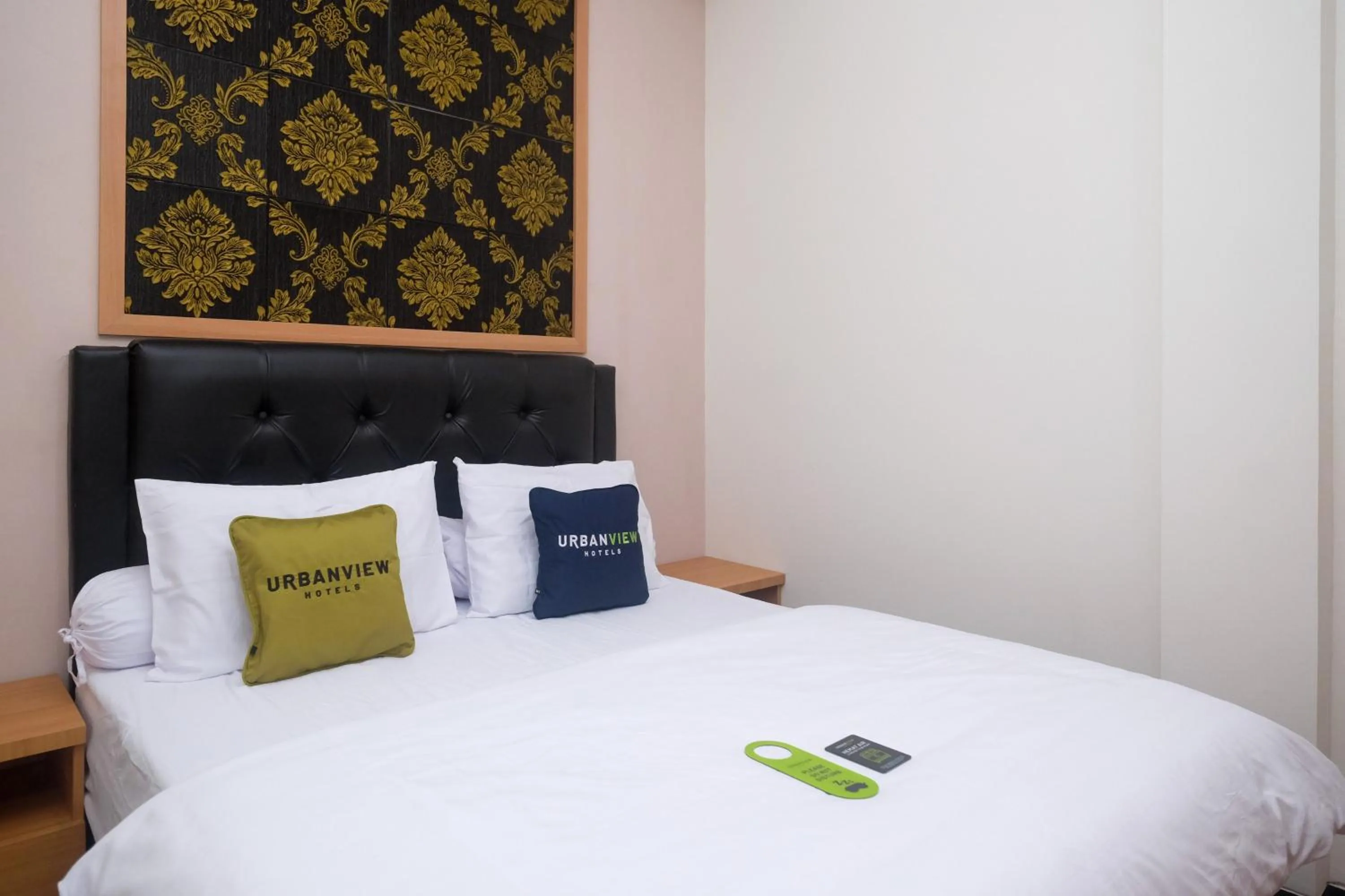 Bed in Urbanview Grand Lotus Hotel by RedDoorz