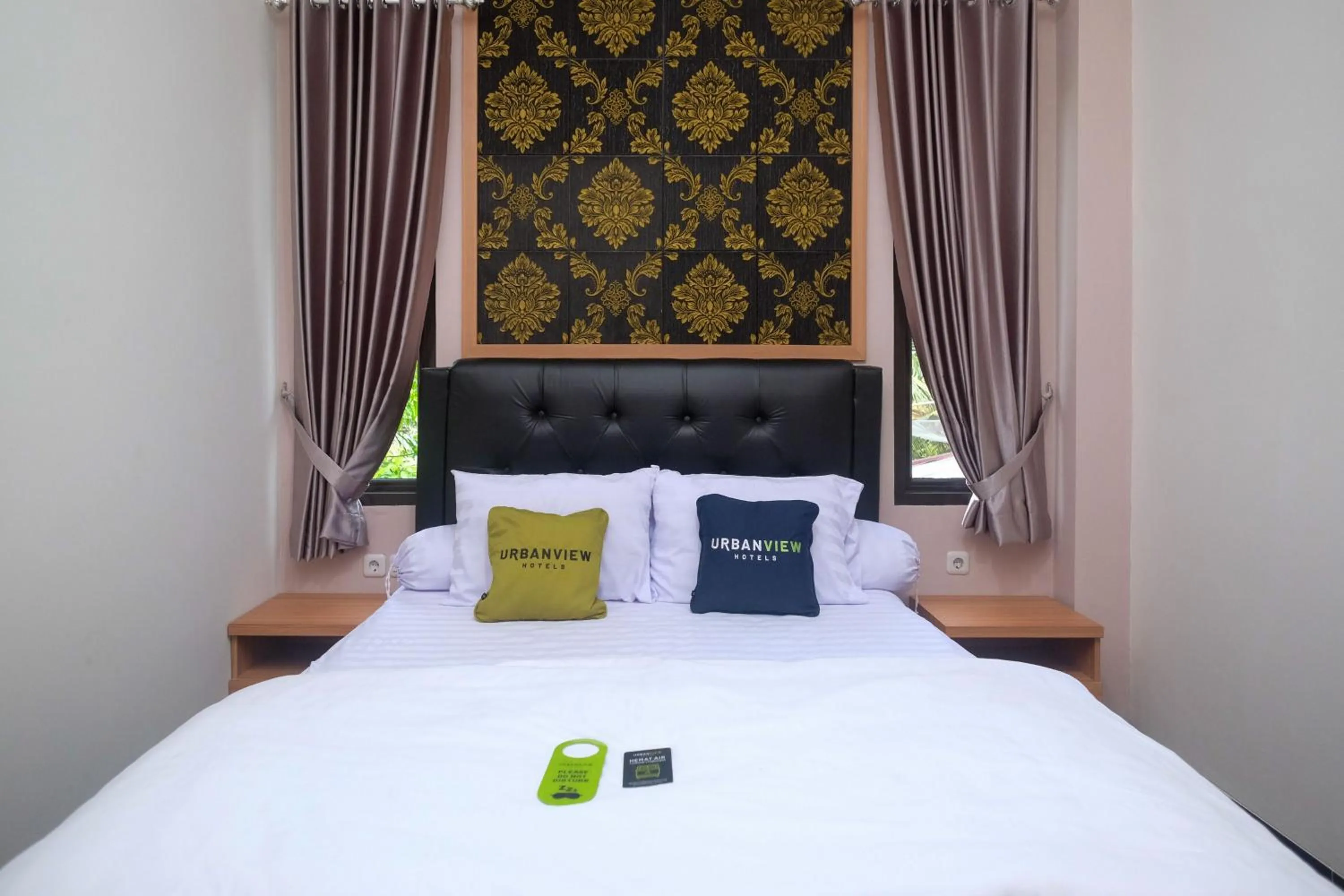 Bed in Urbanview Grand Lotus Hotel by RedDoorz