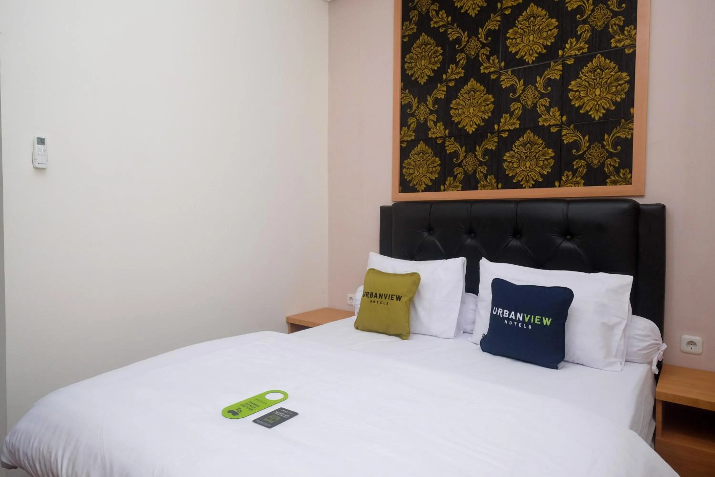 Bed in Urbanview Grand Lotus Hotel by RedDoorz