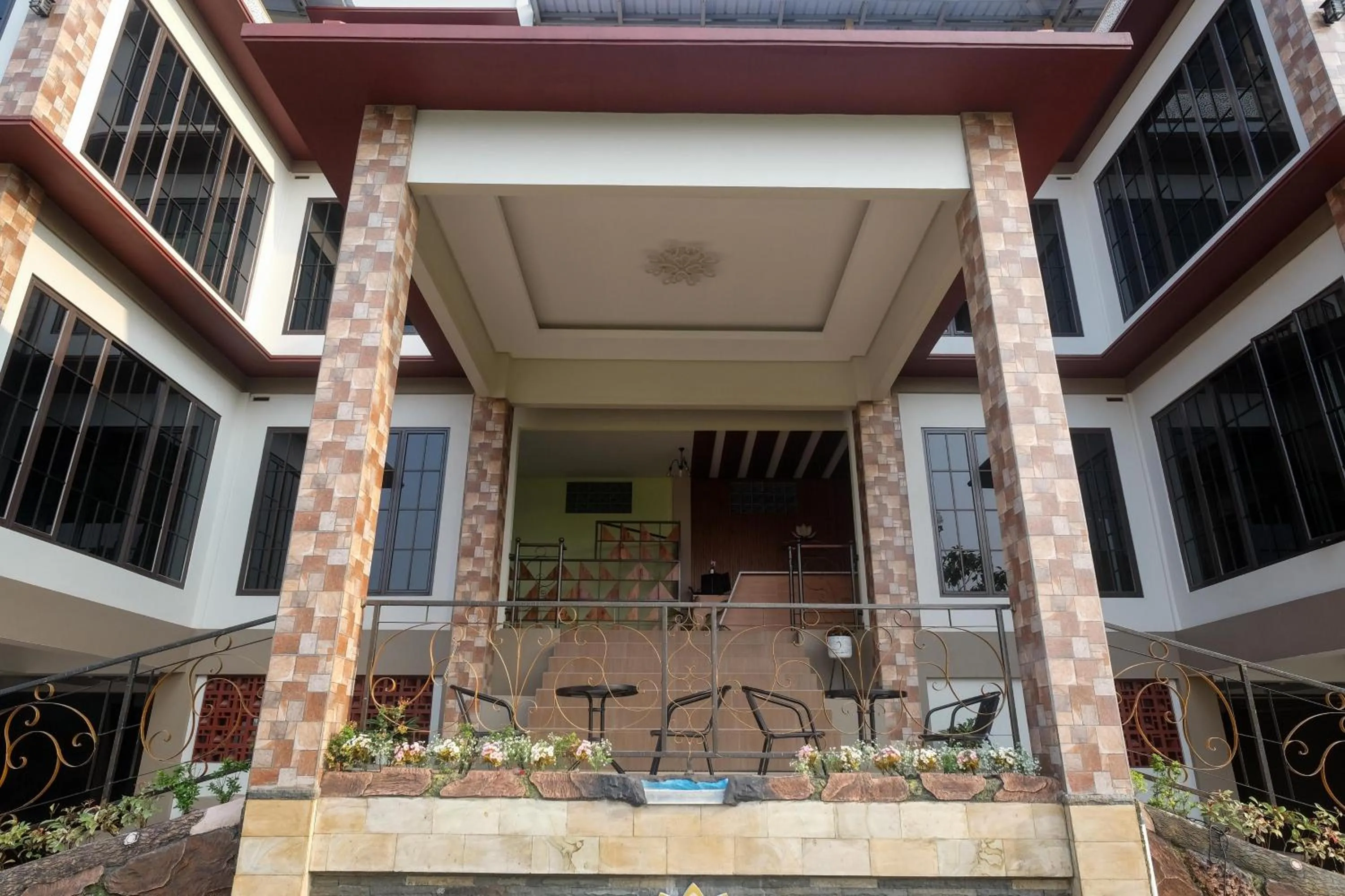 Urbanview Grand Lotus Hotel by RedDoorz