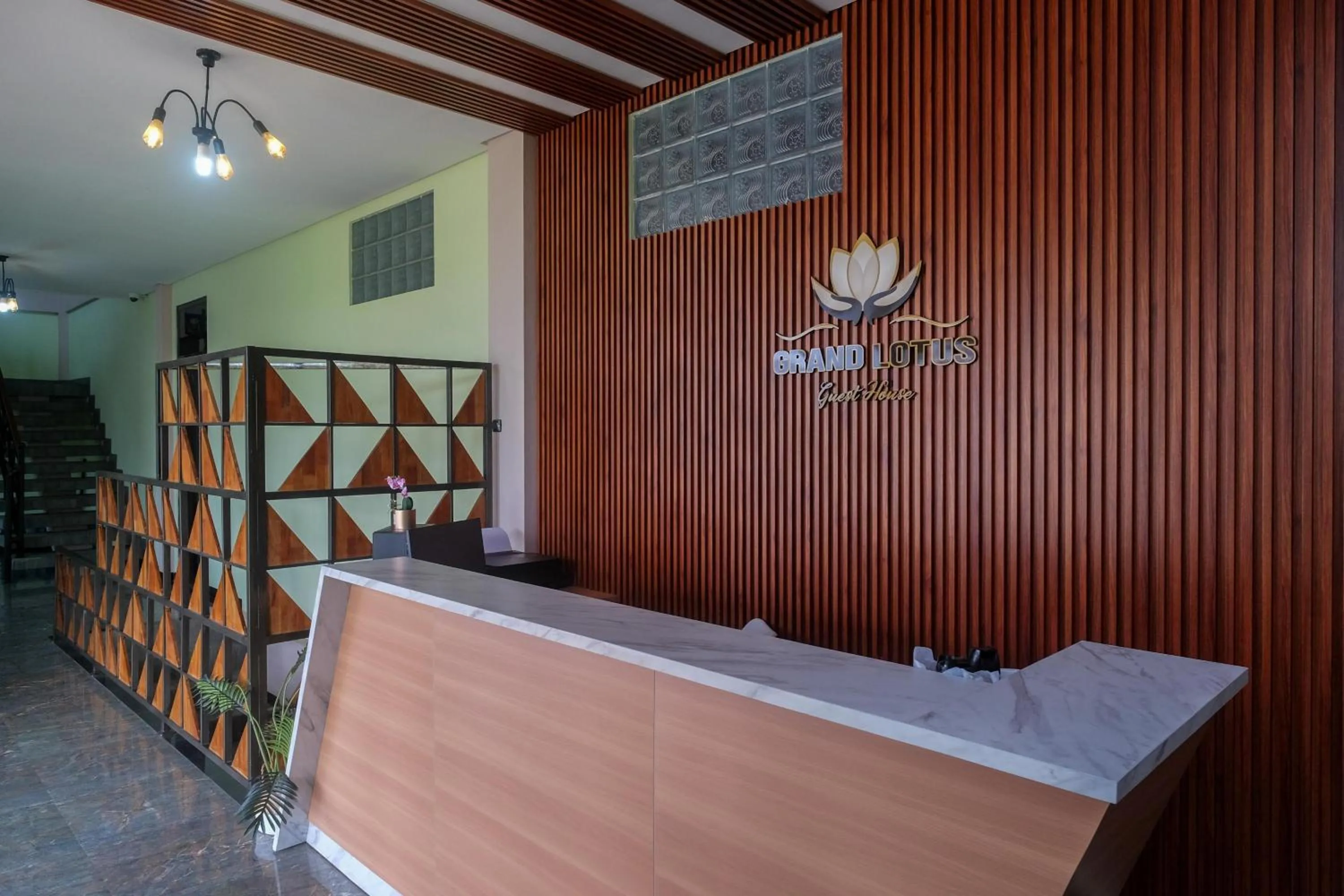 Urbanview Grand Lotus Hotel by RedDoorz