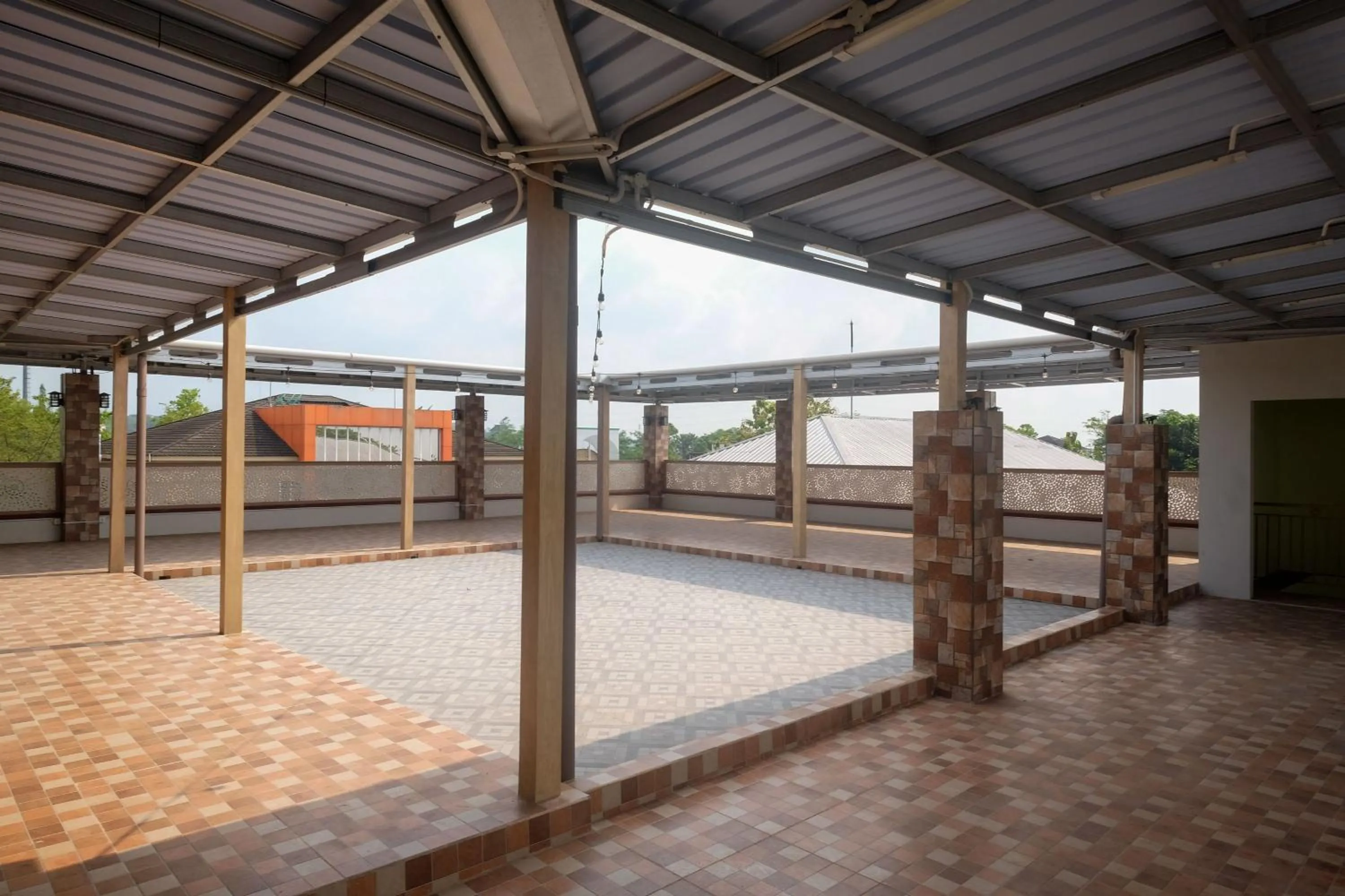 Urbanview Grand Lotus Hotel by RedDoorz