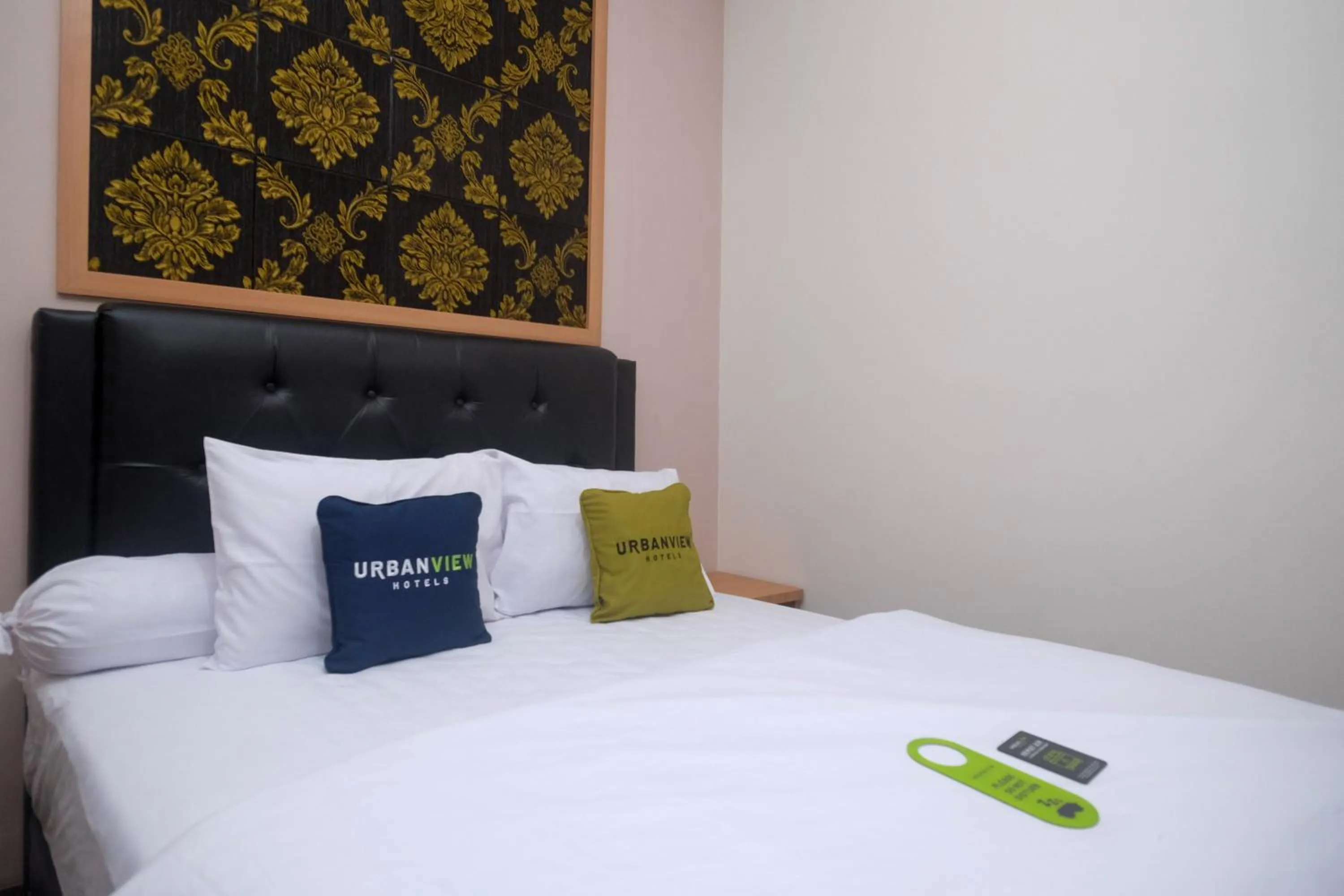 Bed in Urbanview Grand Lotus Hotel by RedDoorz