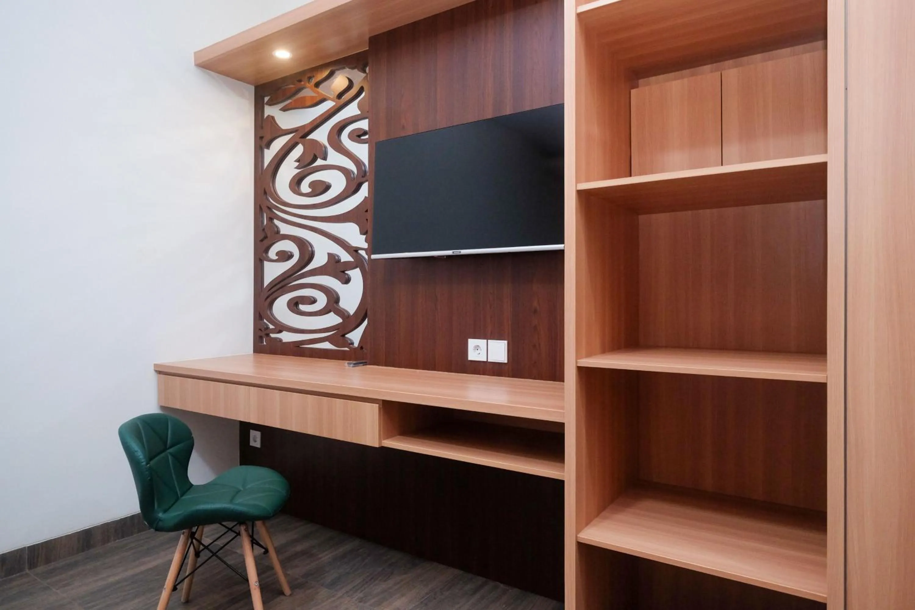 Urbanview Grand Lotus Hotel by RedDoorz