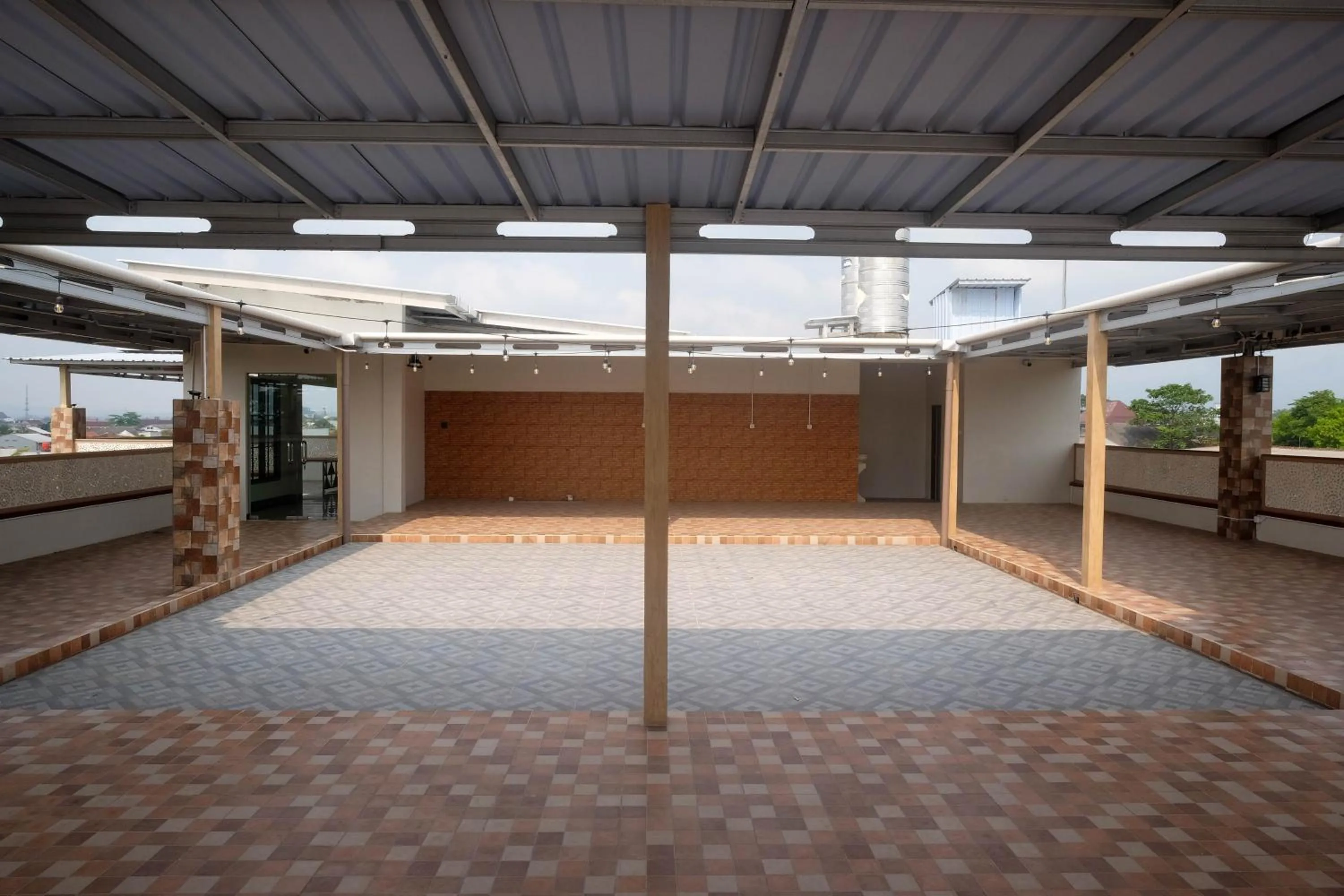 Urbanview Grand Lotus Hotel by RedDoorz