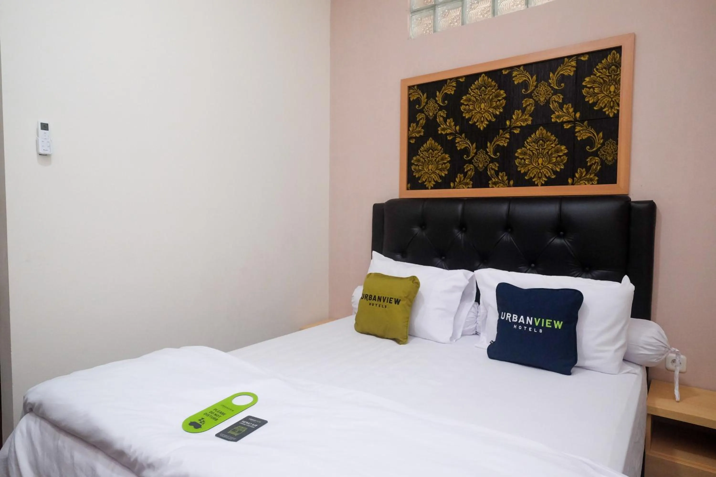 Bed in Urbanview Grand Lotus Hotel by RedDoorz