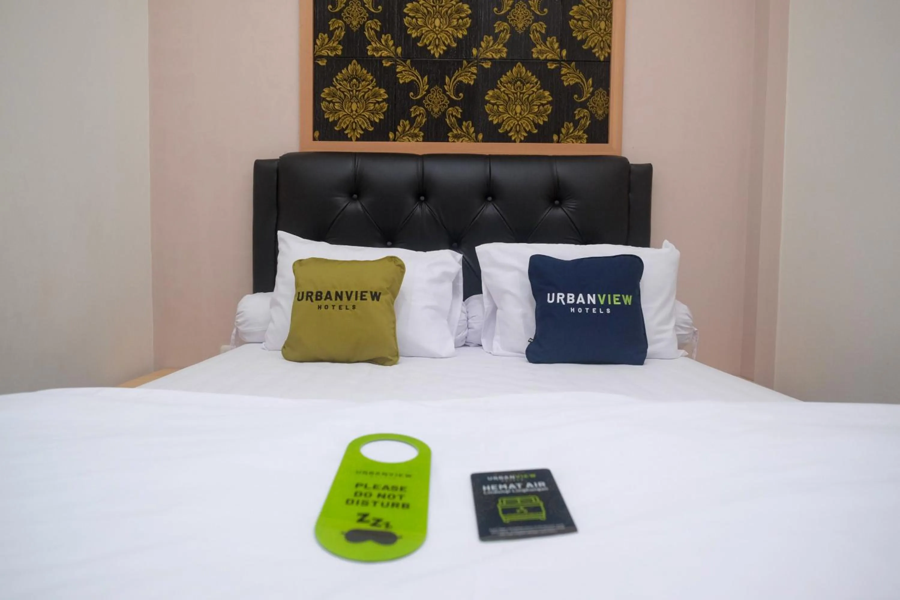 Bed in Urbanview Grand Lotus Hotel by RedDoorz