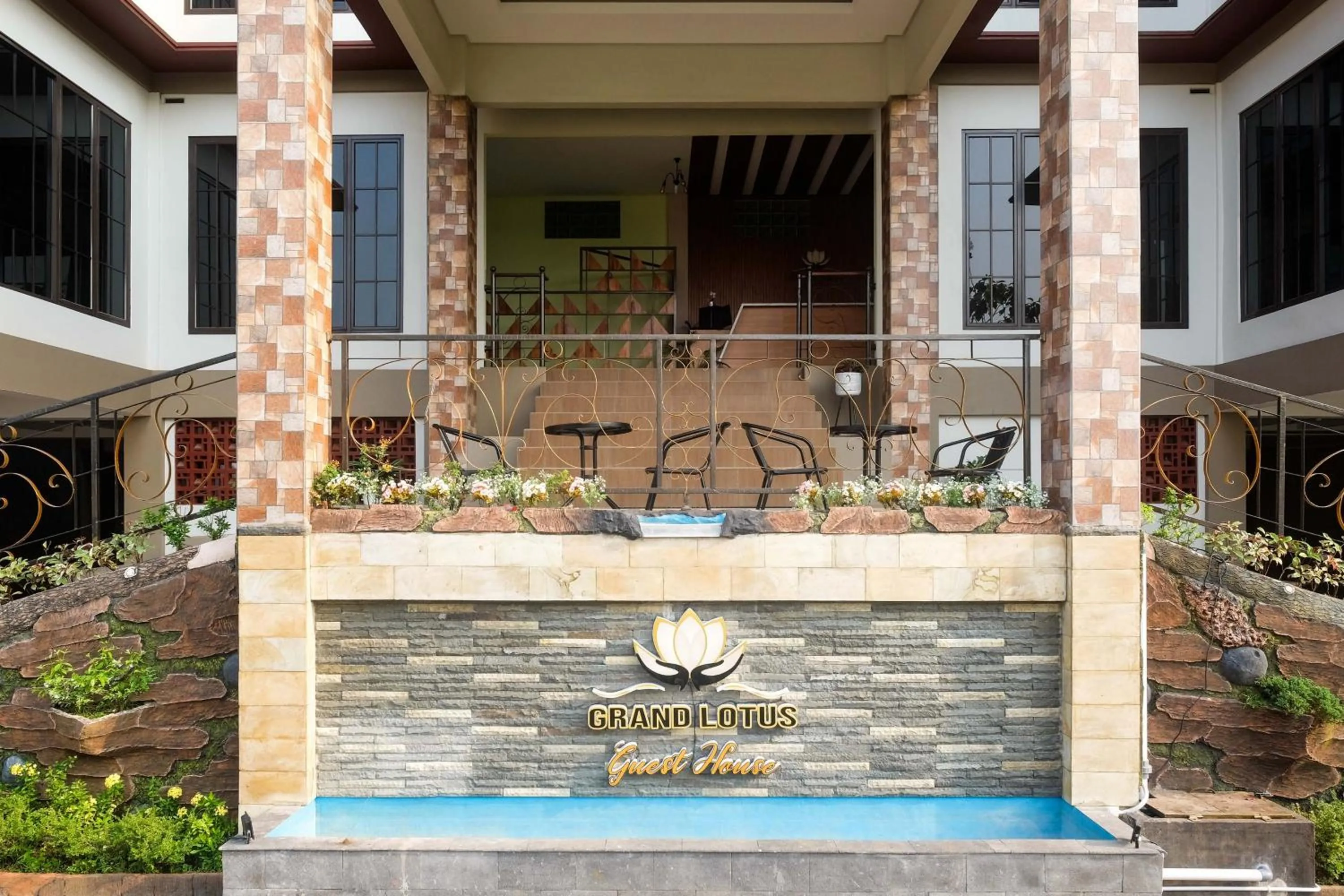 Urbanview Grand Lotus Hotel by RedDoorz