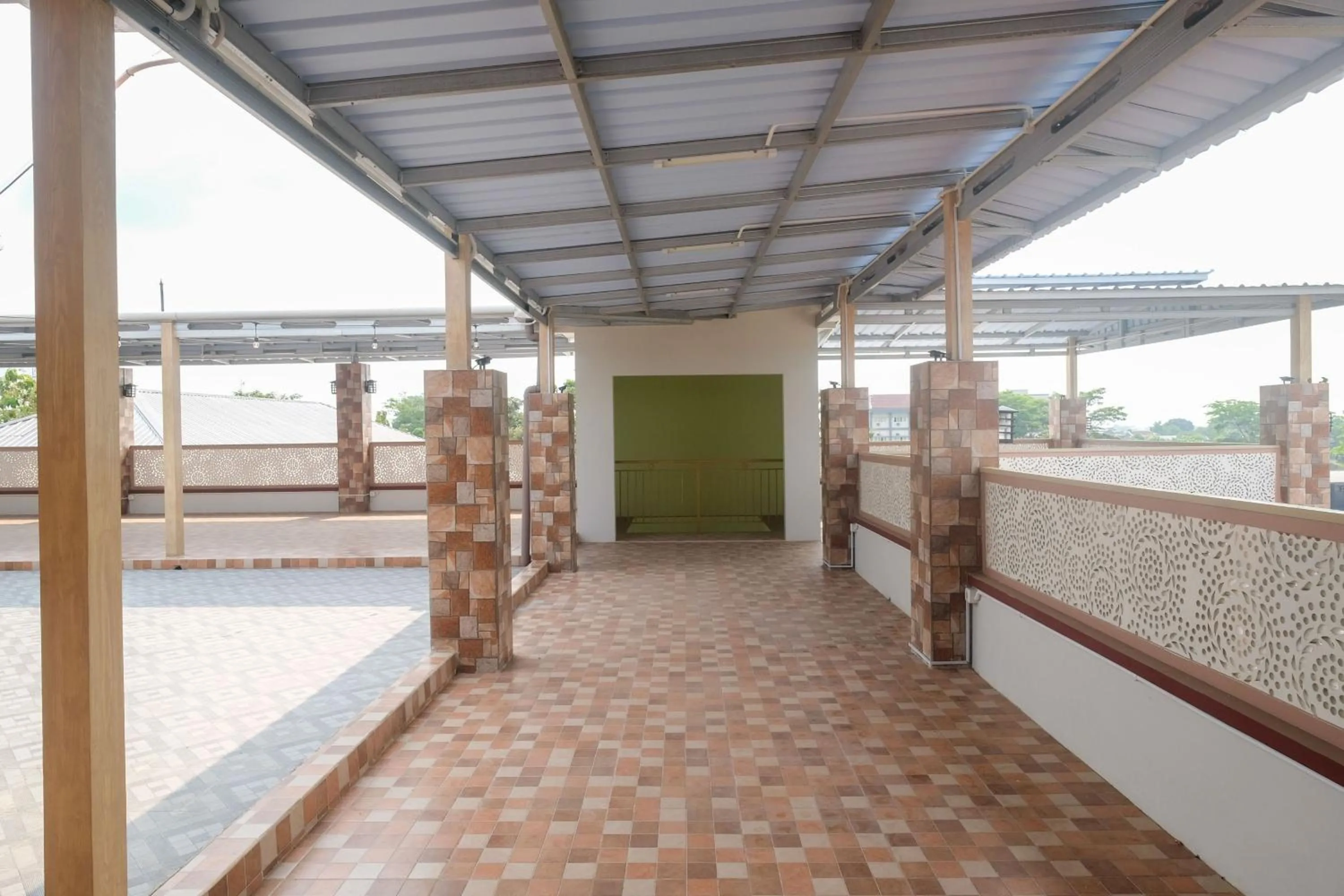 Urbanview Grand Lotus Hotel by RedDoorz