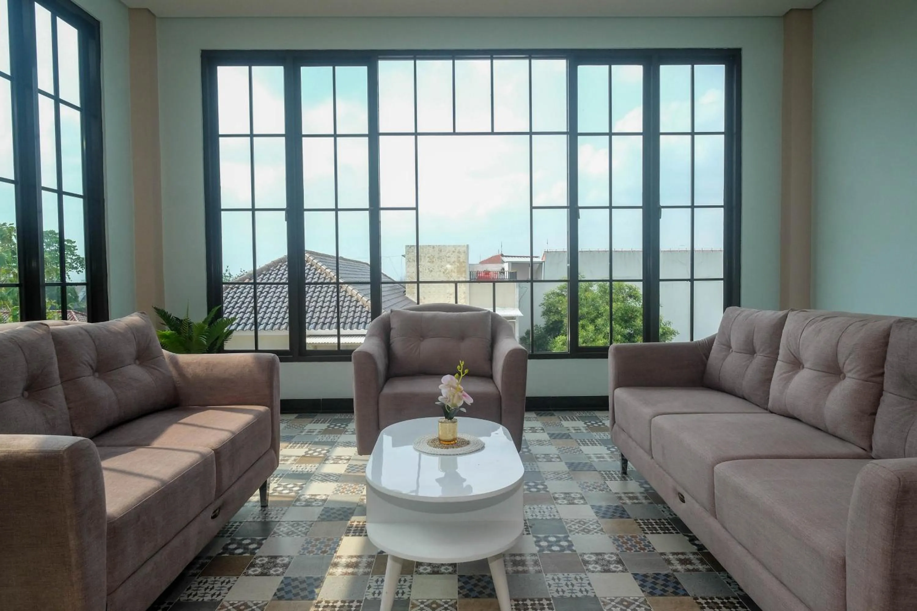 Urbanview Grand Lotus Hotel by RedDoorz