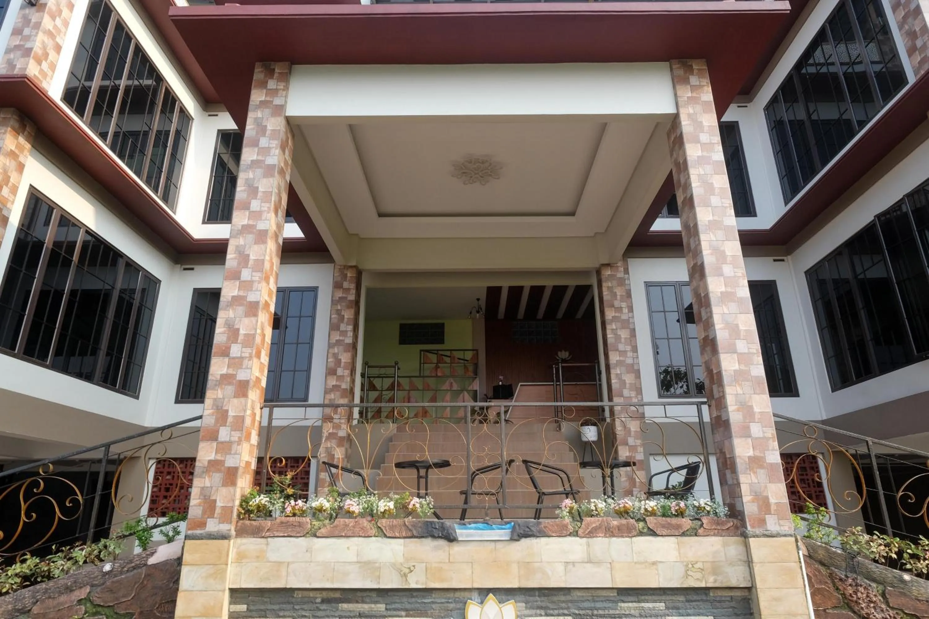 Urbanview Grand Lotus Hotel by RedDoorz