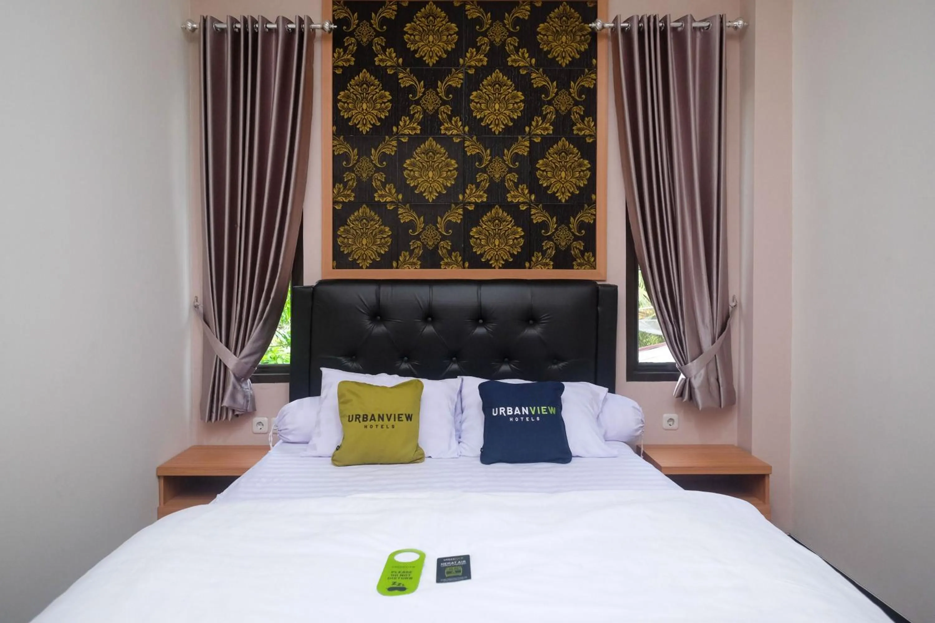 Bed in Urbanview Grand Lotus Hotel by RedDoorz