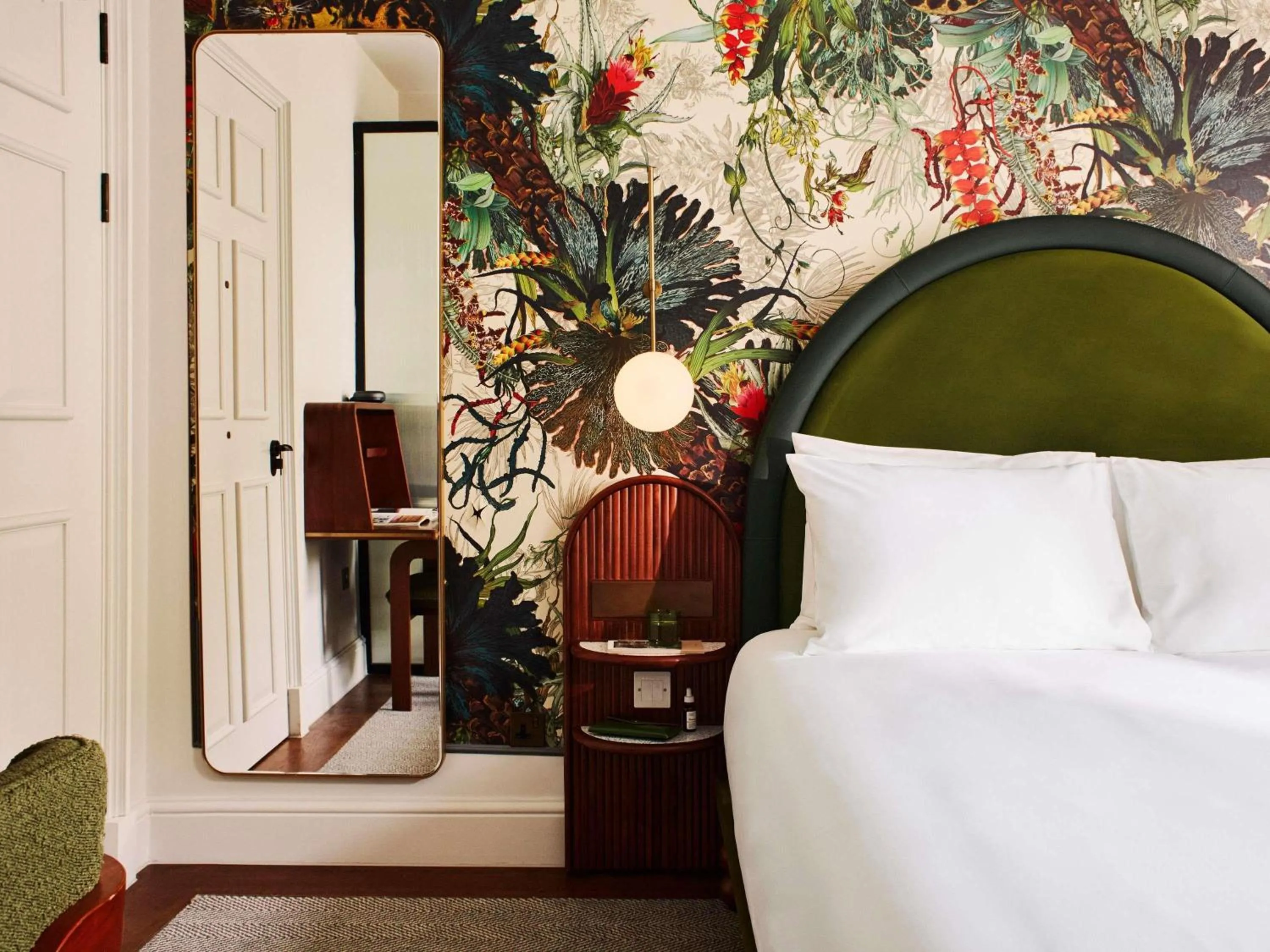 Bedroom, Bed in Hyde London City - St Paul's