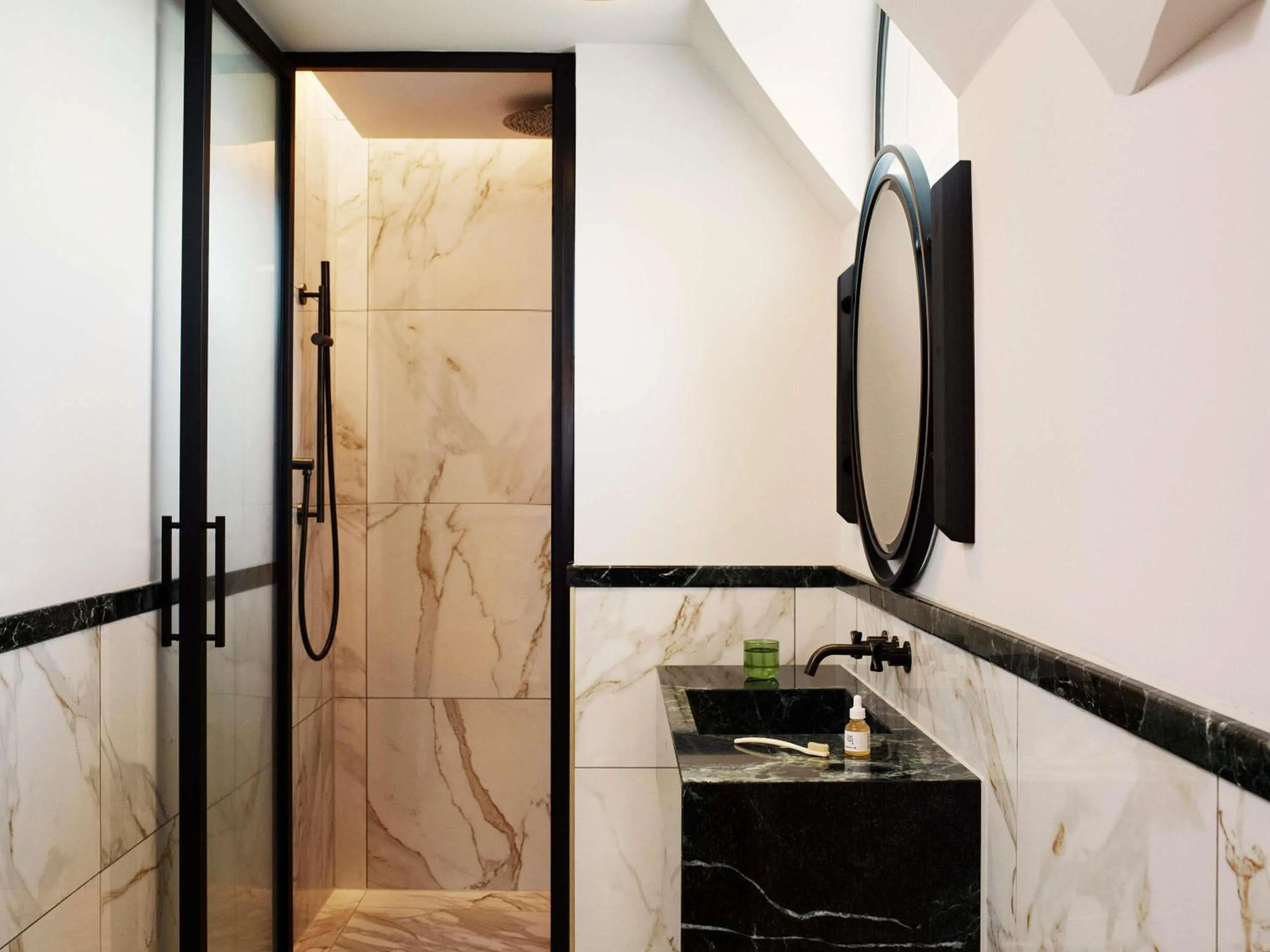 Bedroom in Hyde London City - St Paul's