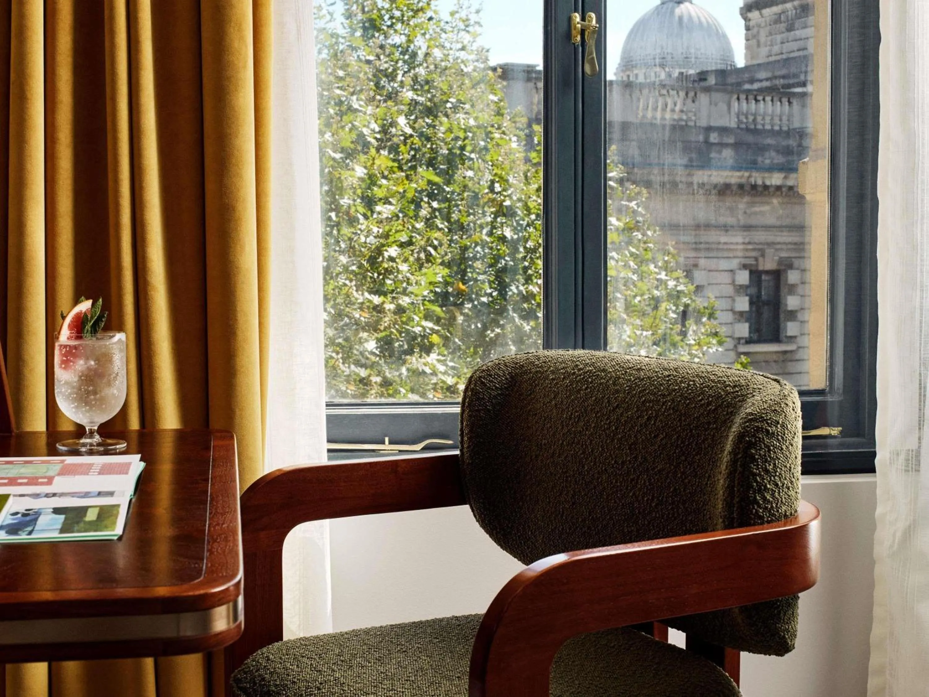 Bedroom in Hyde London City - St Paul's