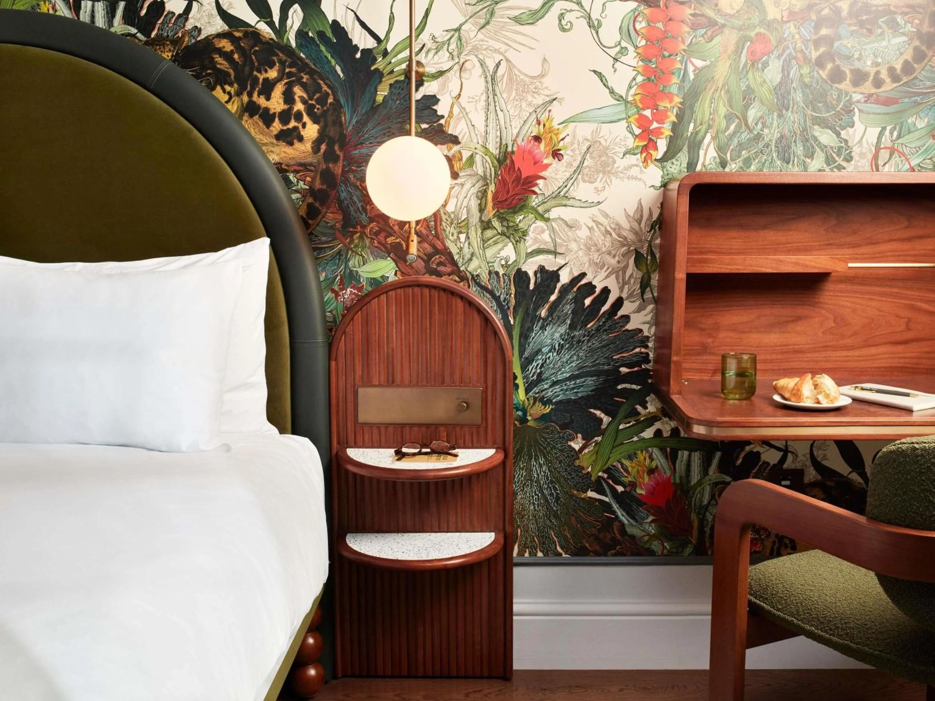 Bedroom in Hyde London City - St Paul's