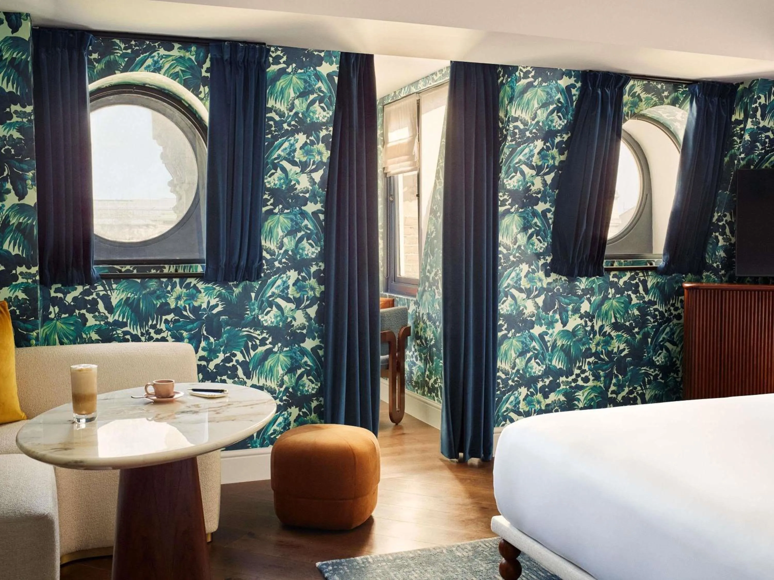 Photo of the whole room, Bed in Hyde London City - St Paul's