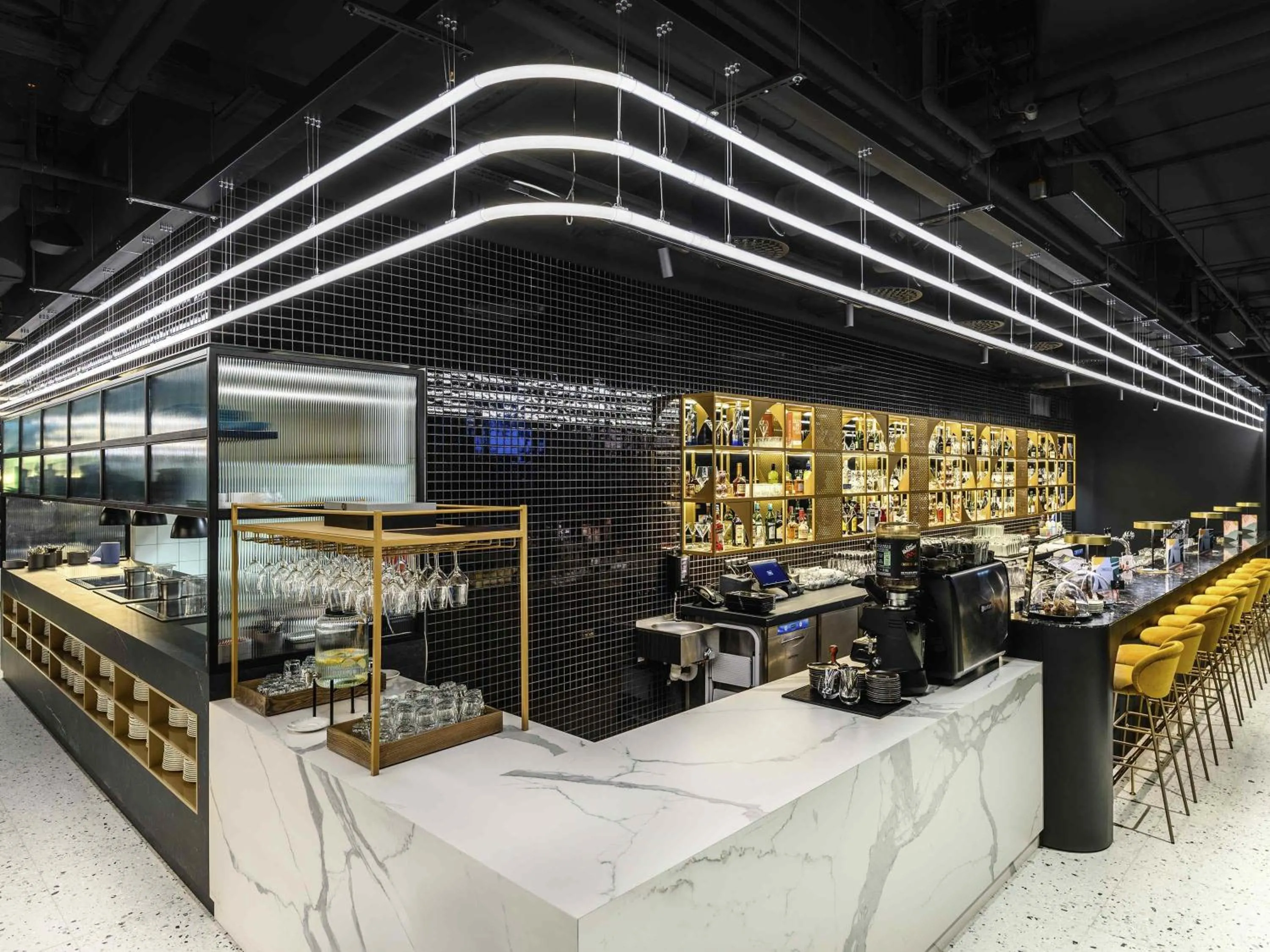 Lounge or bar in ibis Budapest Stadium