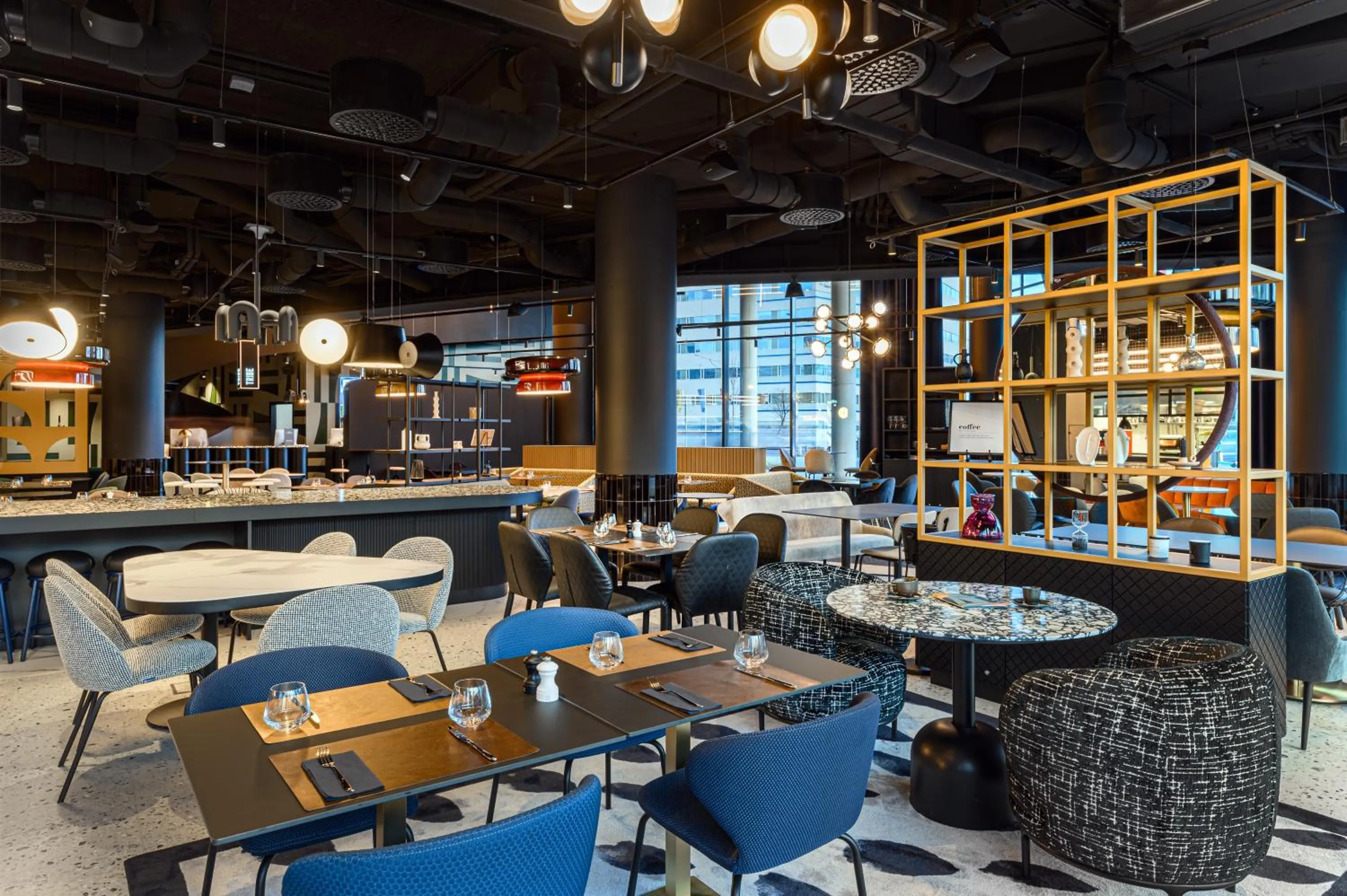 Restaurant/places to eat in ibis Budapest Stadium