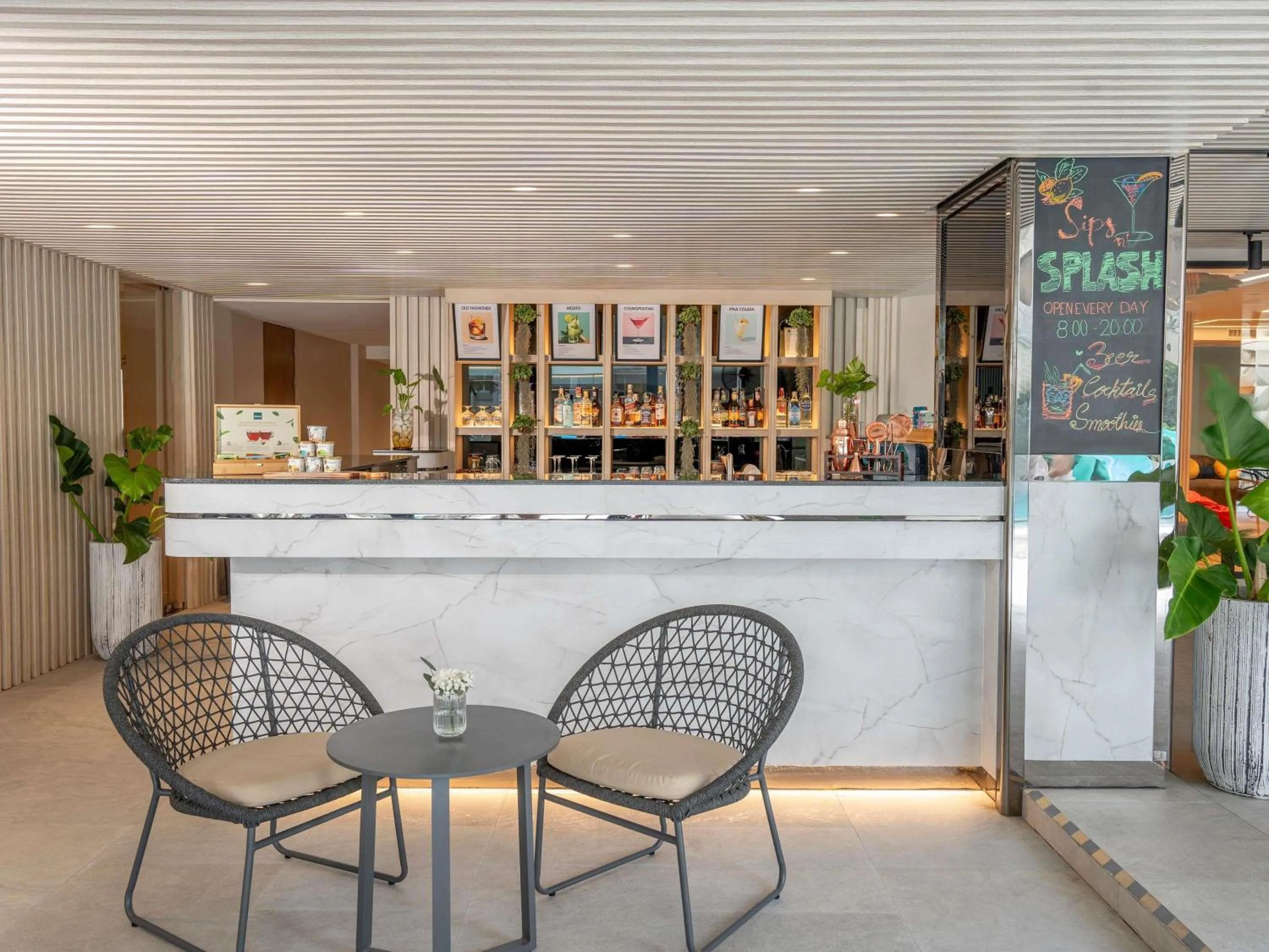 Lounge or bar in Novotel Living Bangkok Sukhumvit Legacy