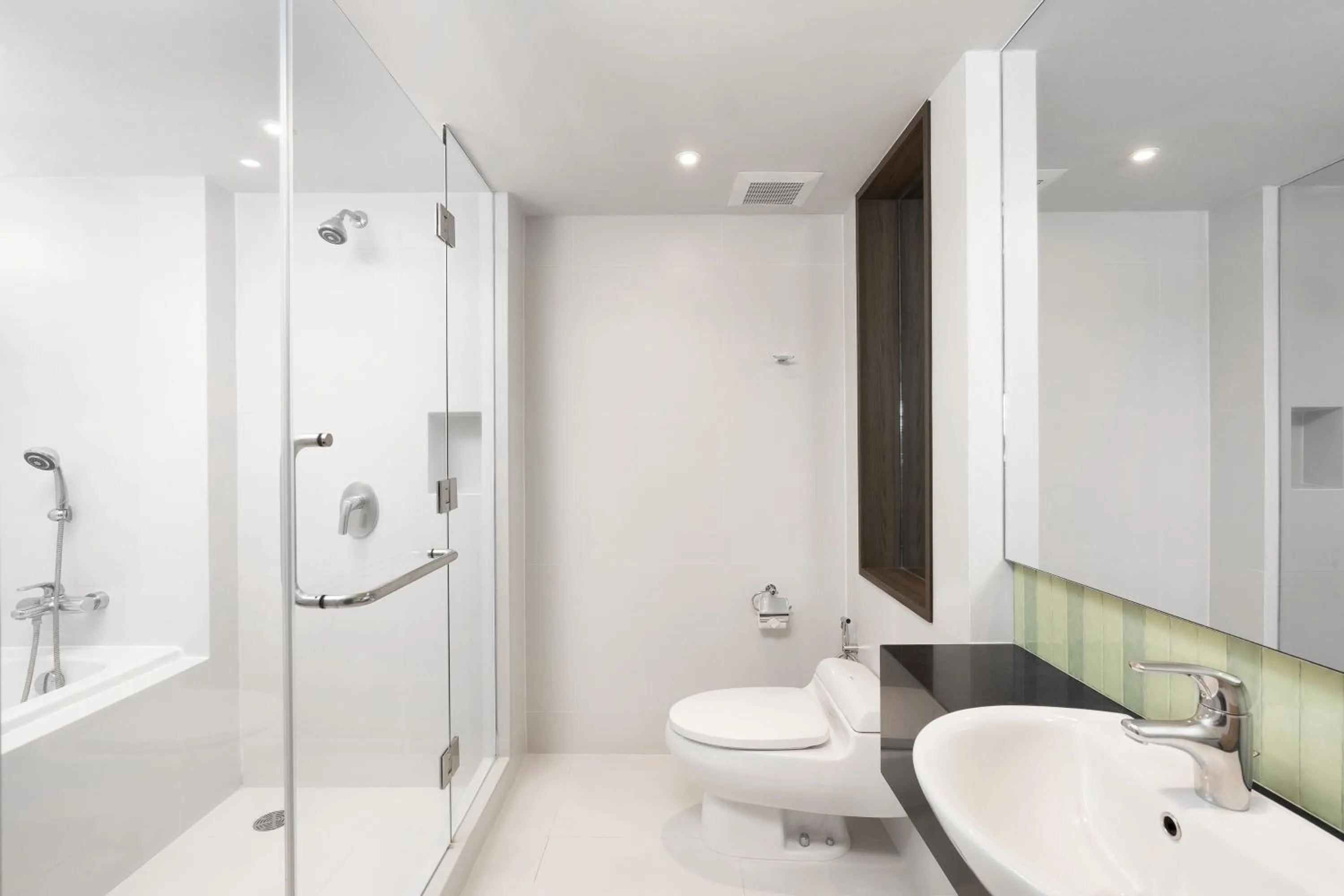 Shower in Novotel Living Bangkok Sukhumvit Legacy