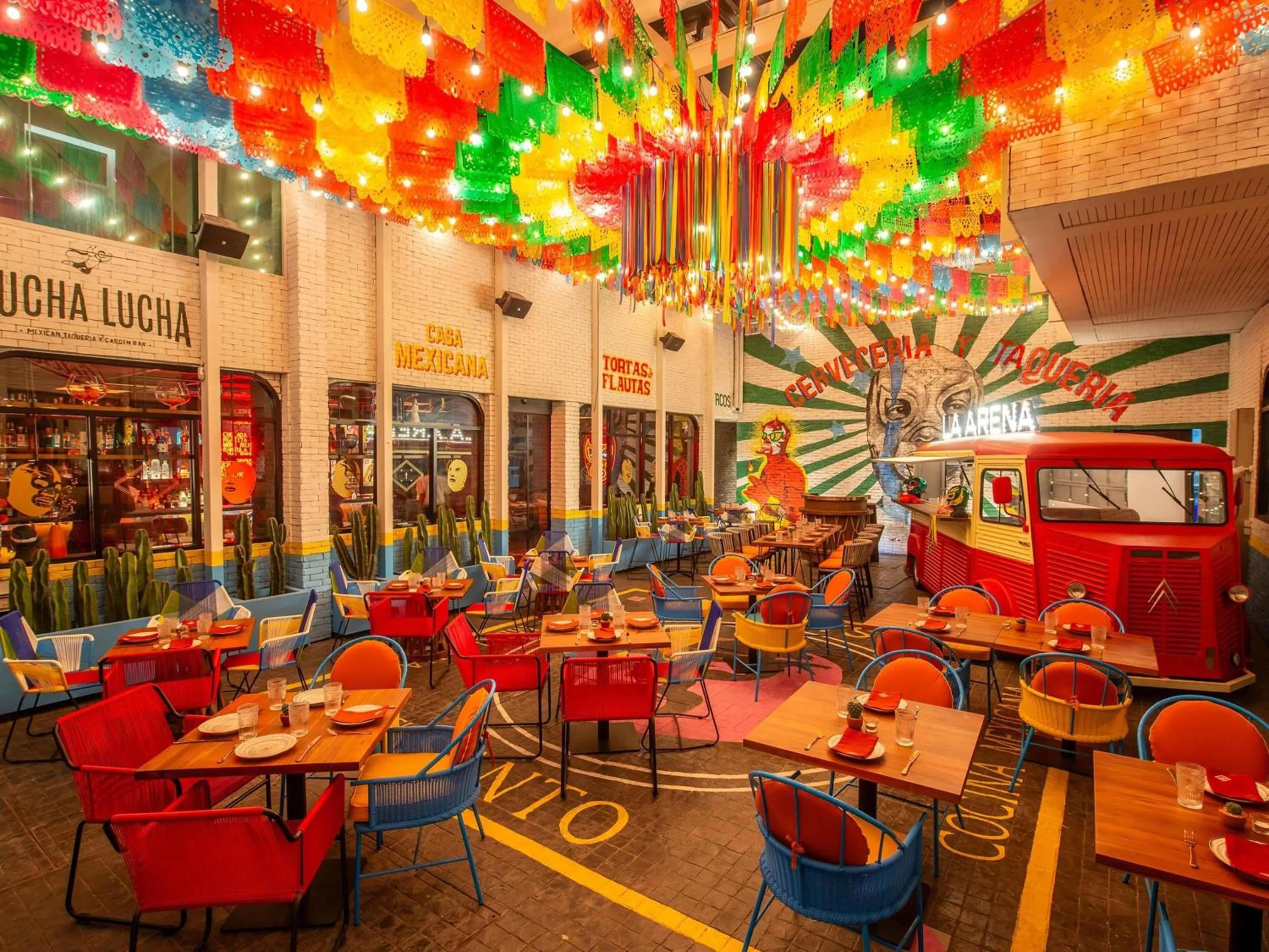 Restaurant/places to eat in Novotel Living Bangkok Sukhumvit Legacy