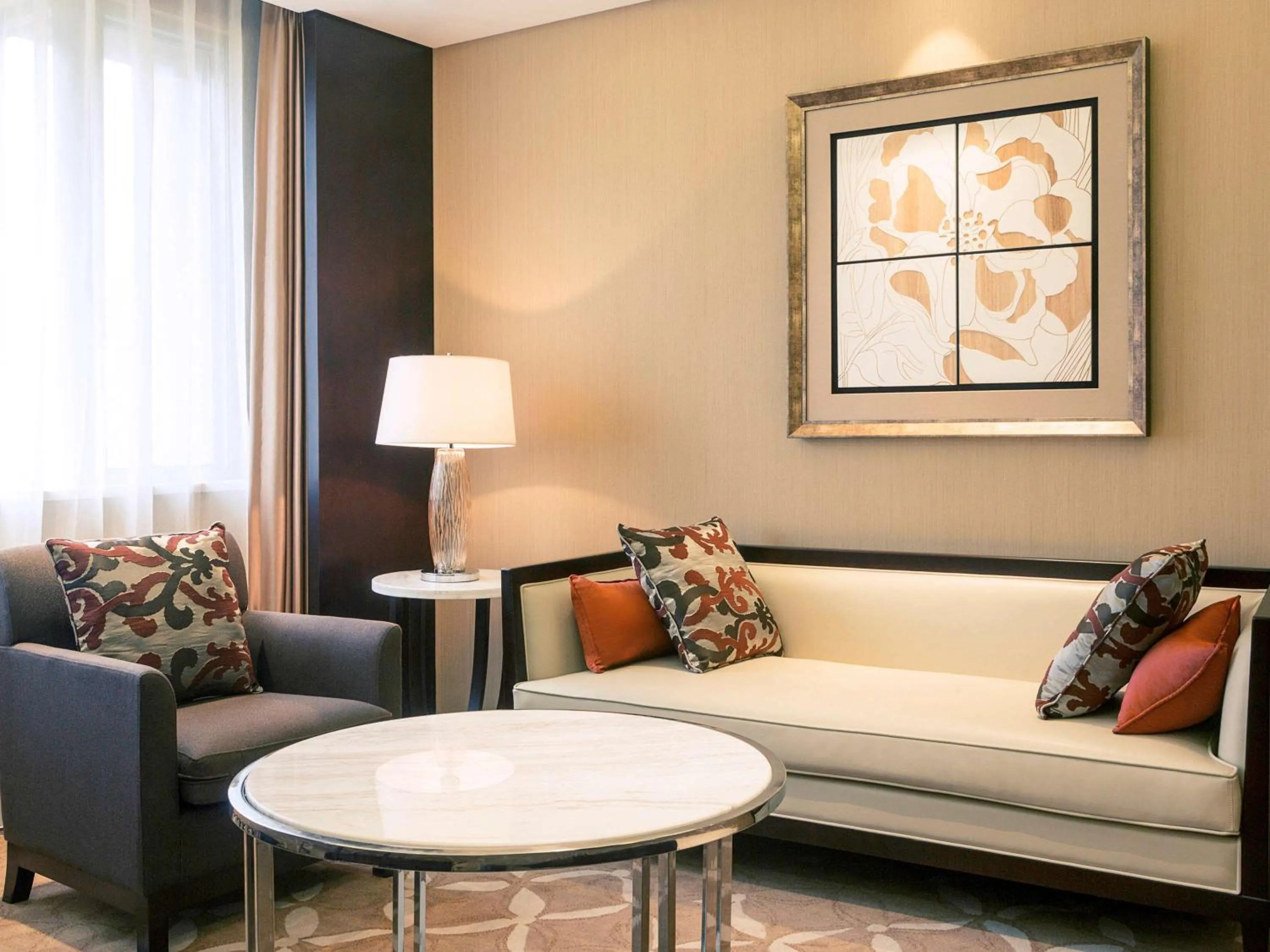 Photo of the whole room, Seating Area in Grand Mercure Beijing Dongcheng Hotel