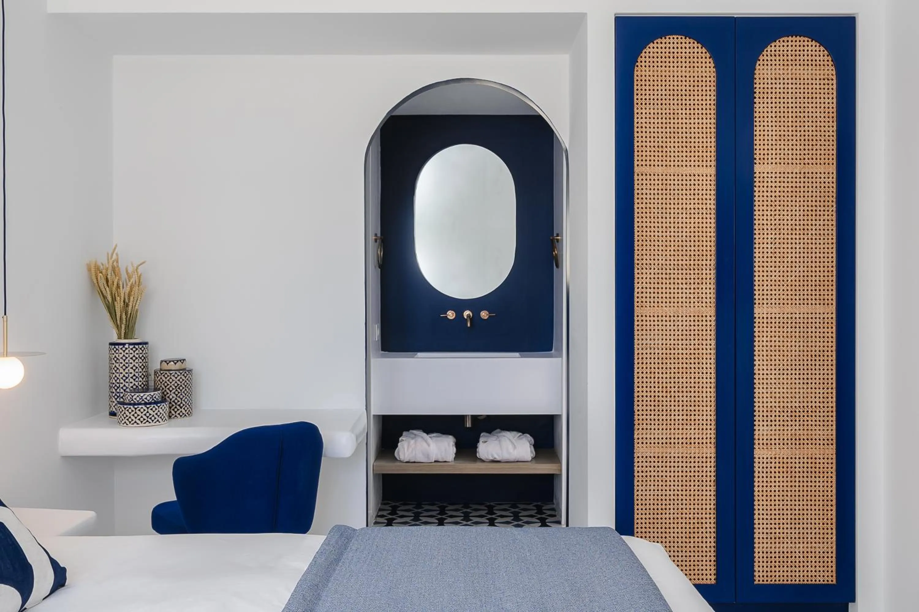 Photo of the whole room, Bed in Croco Mykonos