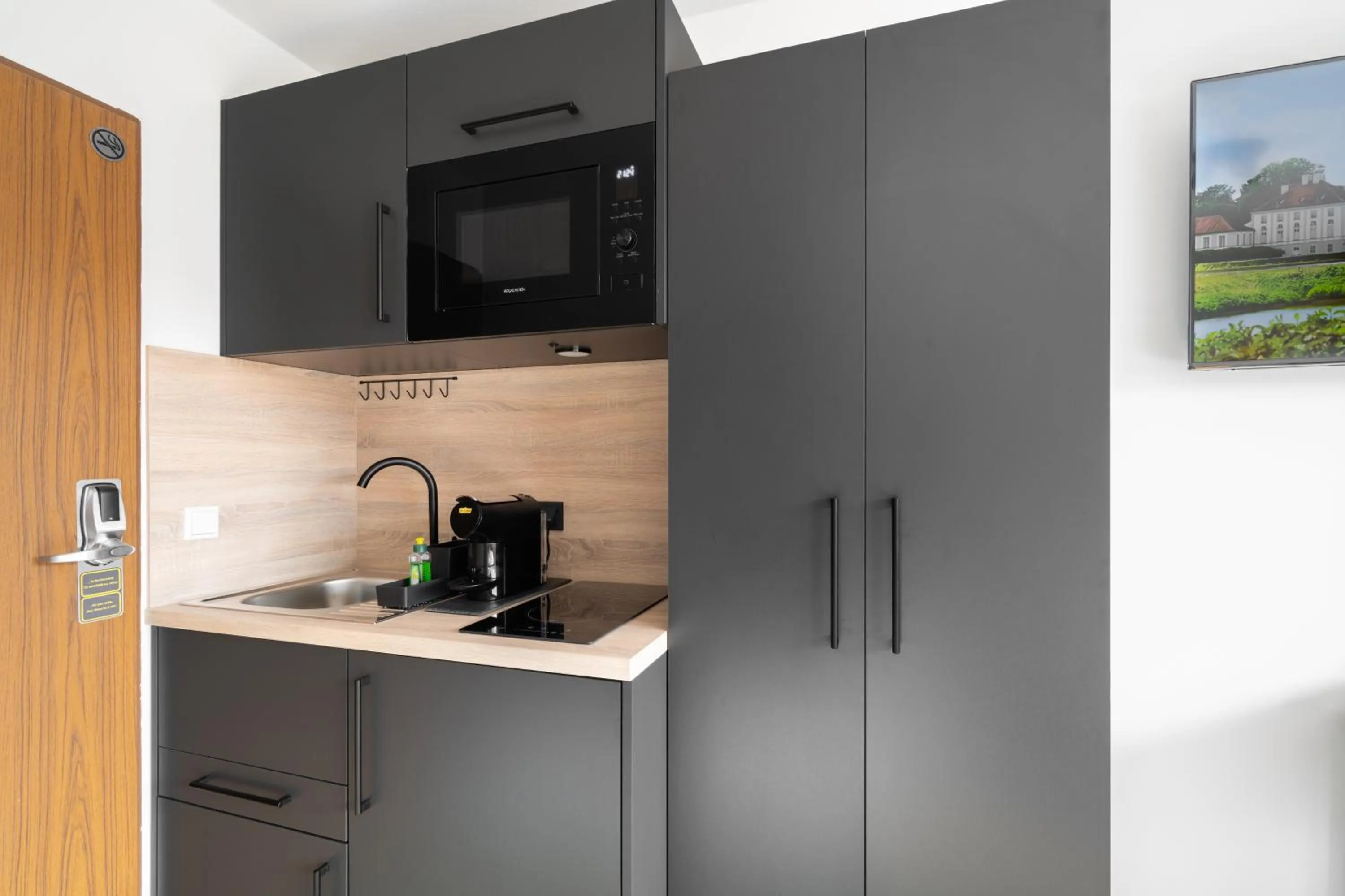 Coffee/tea facilities in Homaris Apartments München Laim