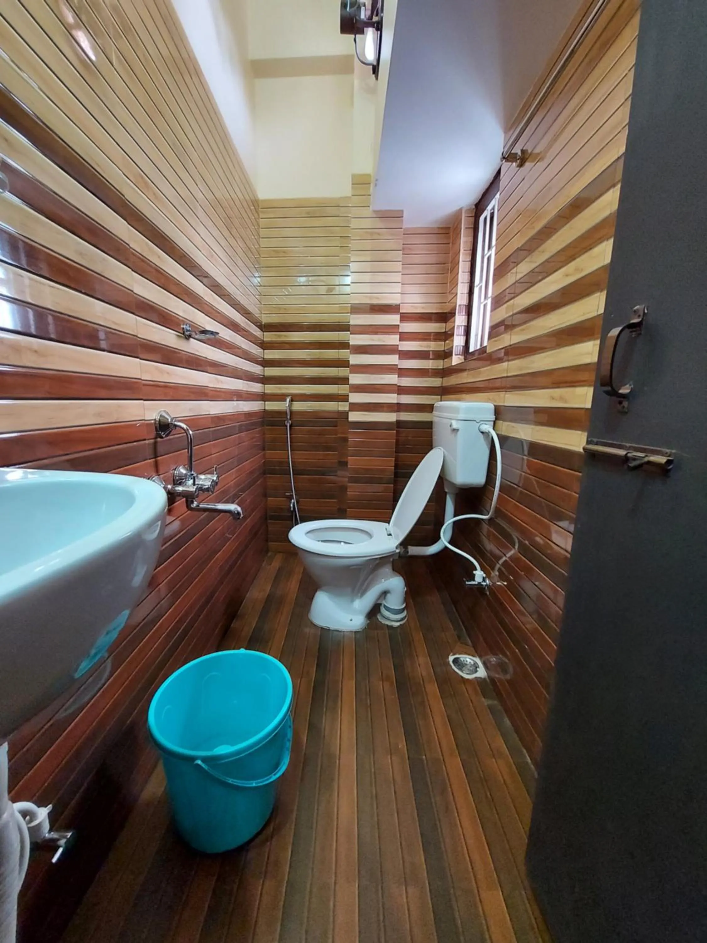 Bathroom in Hotel Hari Gayatri Regent