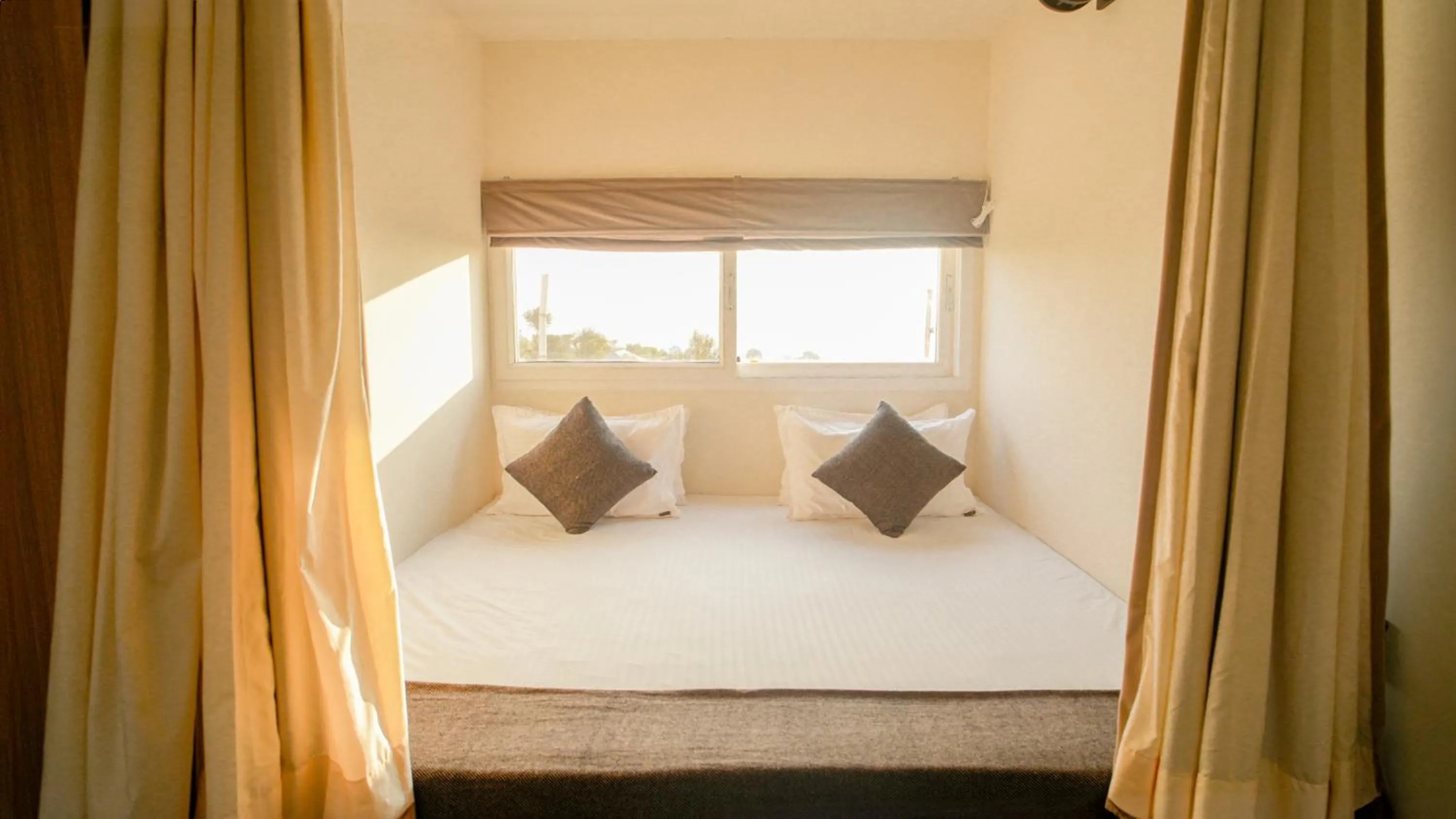 Bed in Bir Valley Retreat