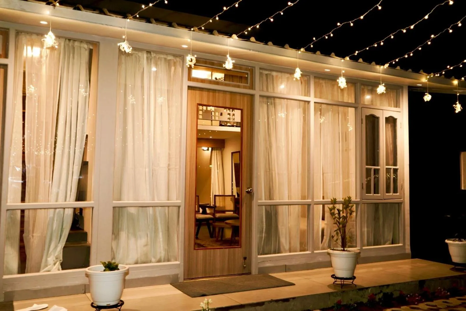 Night in Bir Valley Retreat