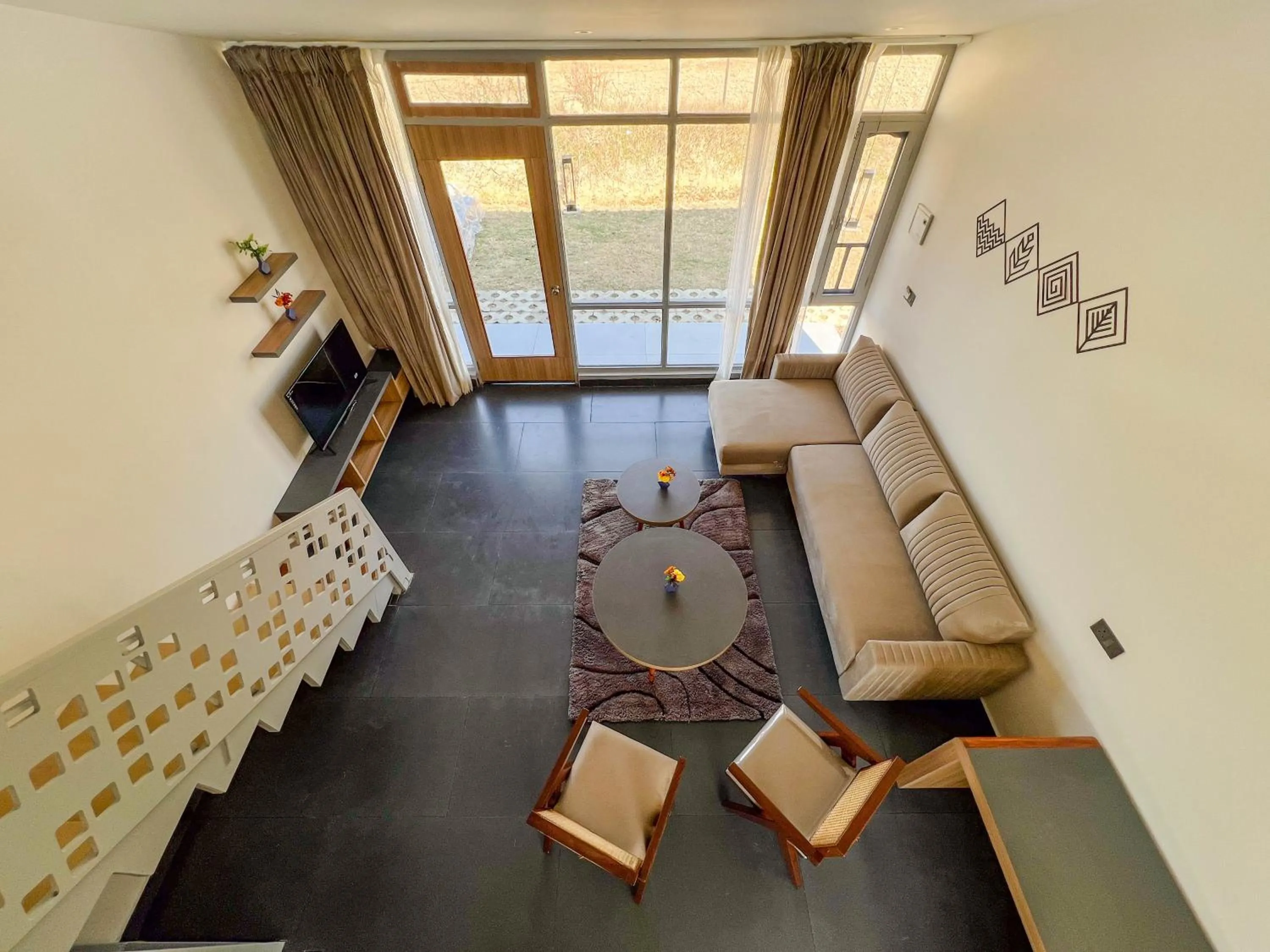 Living room in Bir Valley Retreat