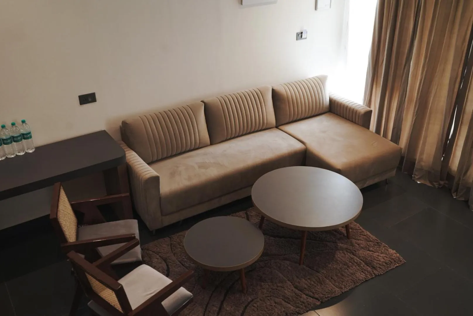 Living room in Bir Valley Retreat