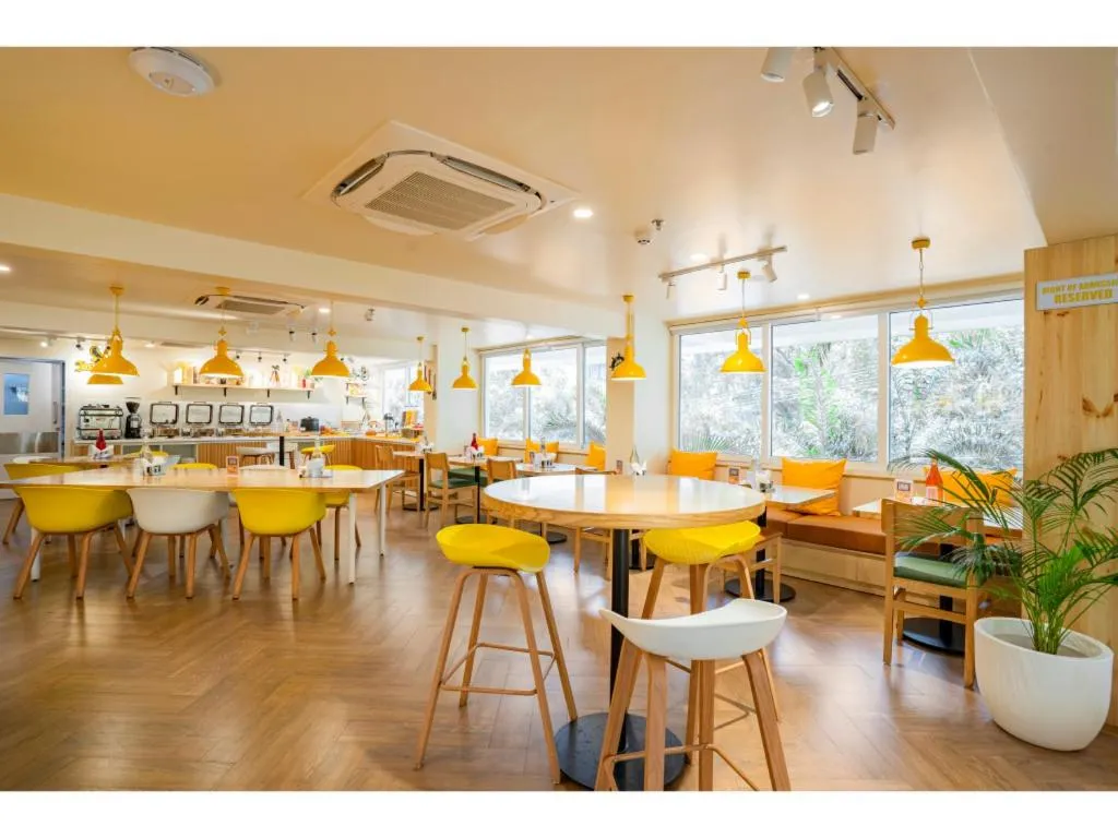 Restaurant/places to eat in Bloom Hotel - Dona Paula