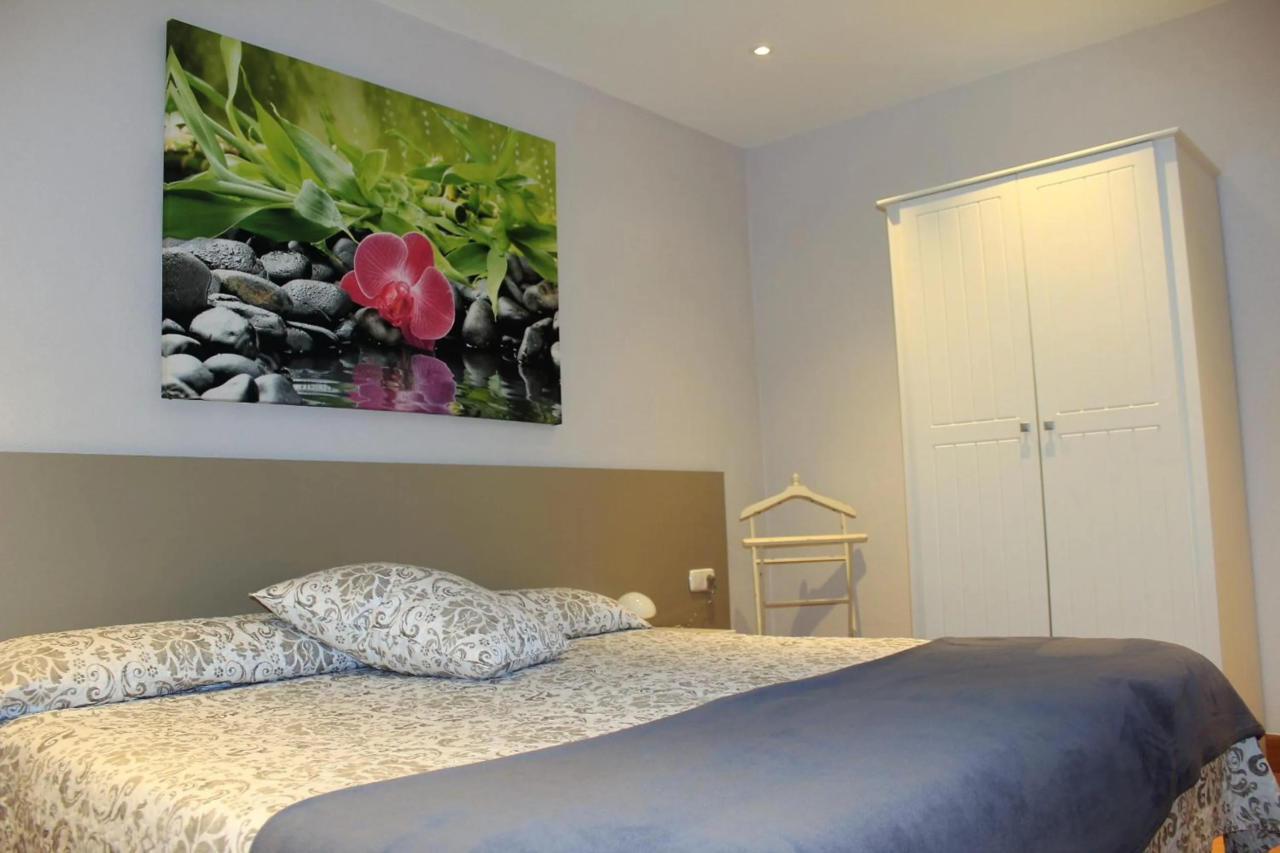 Bedroom, Bed in Gazteategi