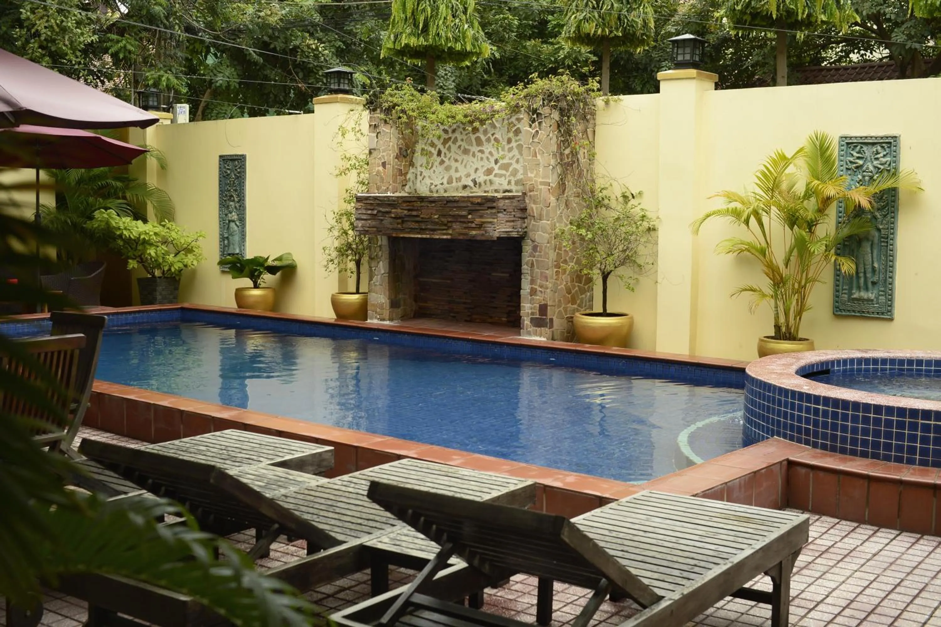 Pool view in Villa Grange