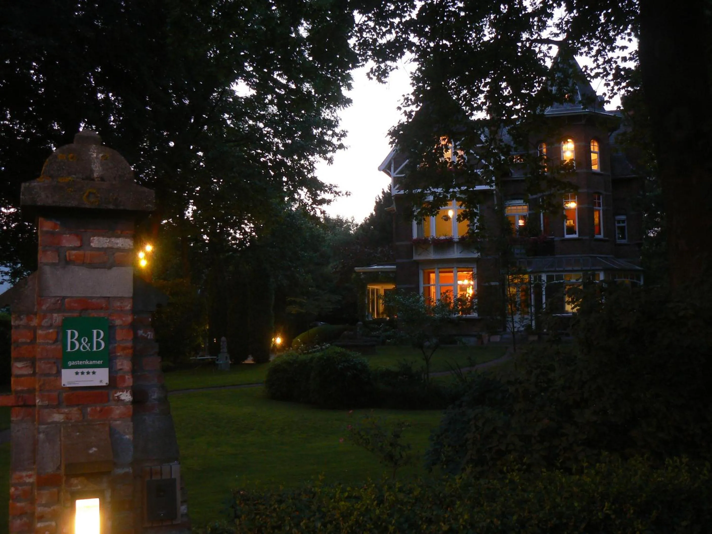 Facade/entrance in B&B Villa Emma