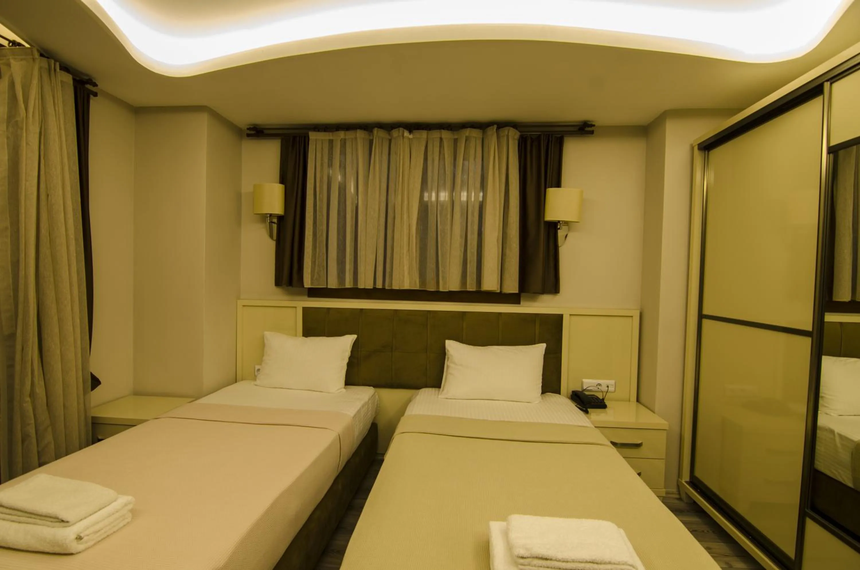 Photo of the whole room in Funda Hotel