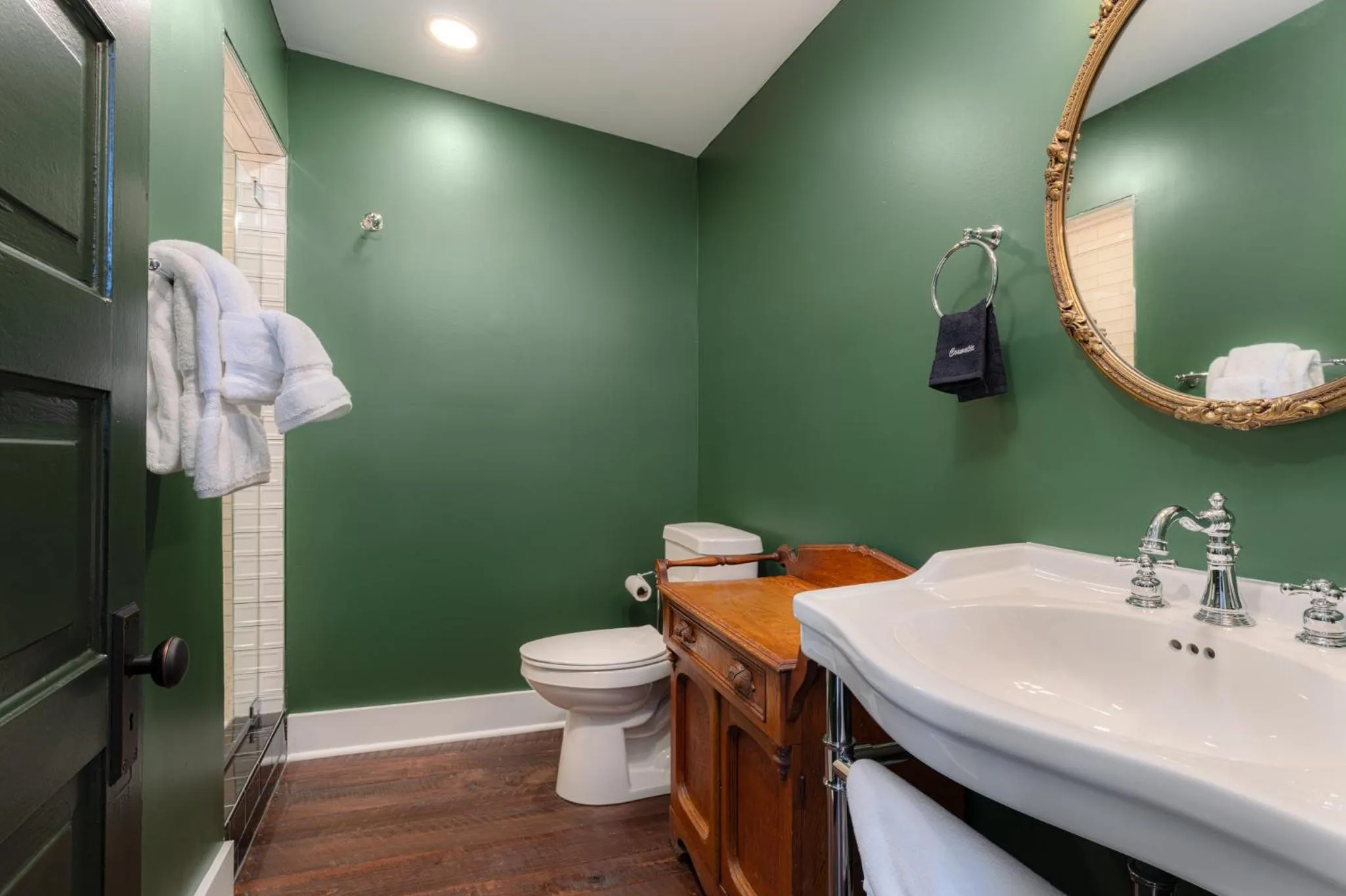 Bathroom in The NuWray Hotel & Carriage House
