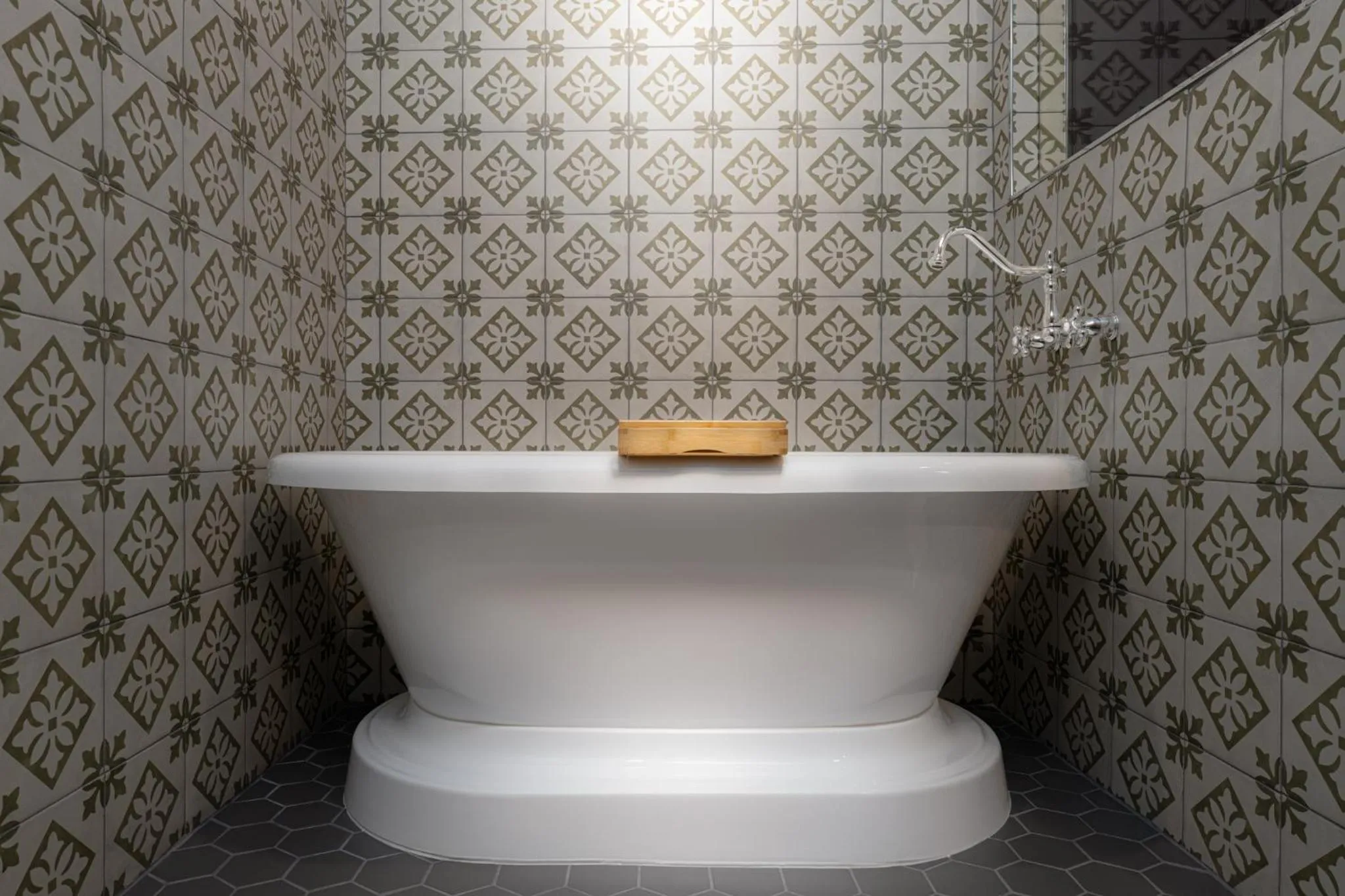 Bath in The NuWray Hotel & Carriage House