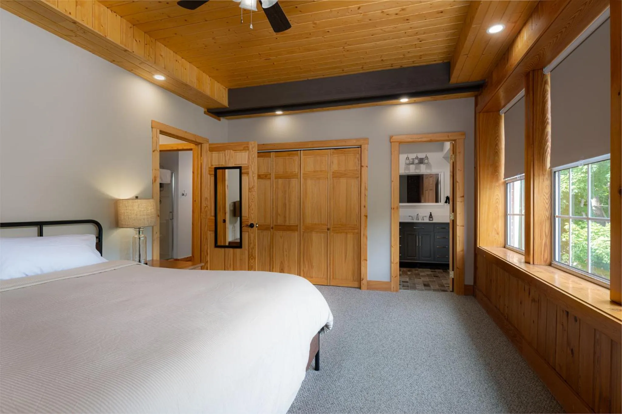 Bedroom, Bed in The NuWray Hotel & Carriage House