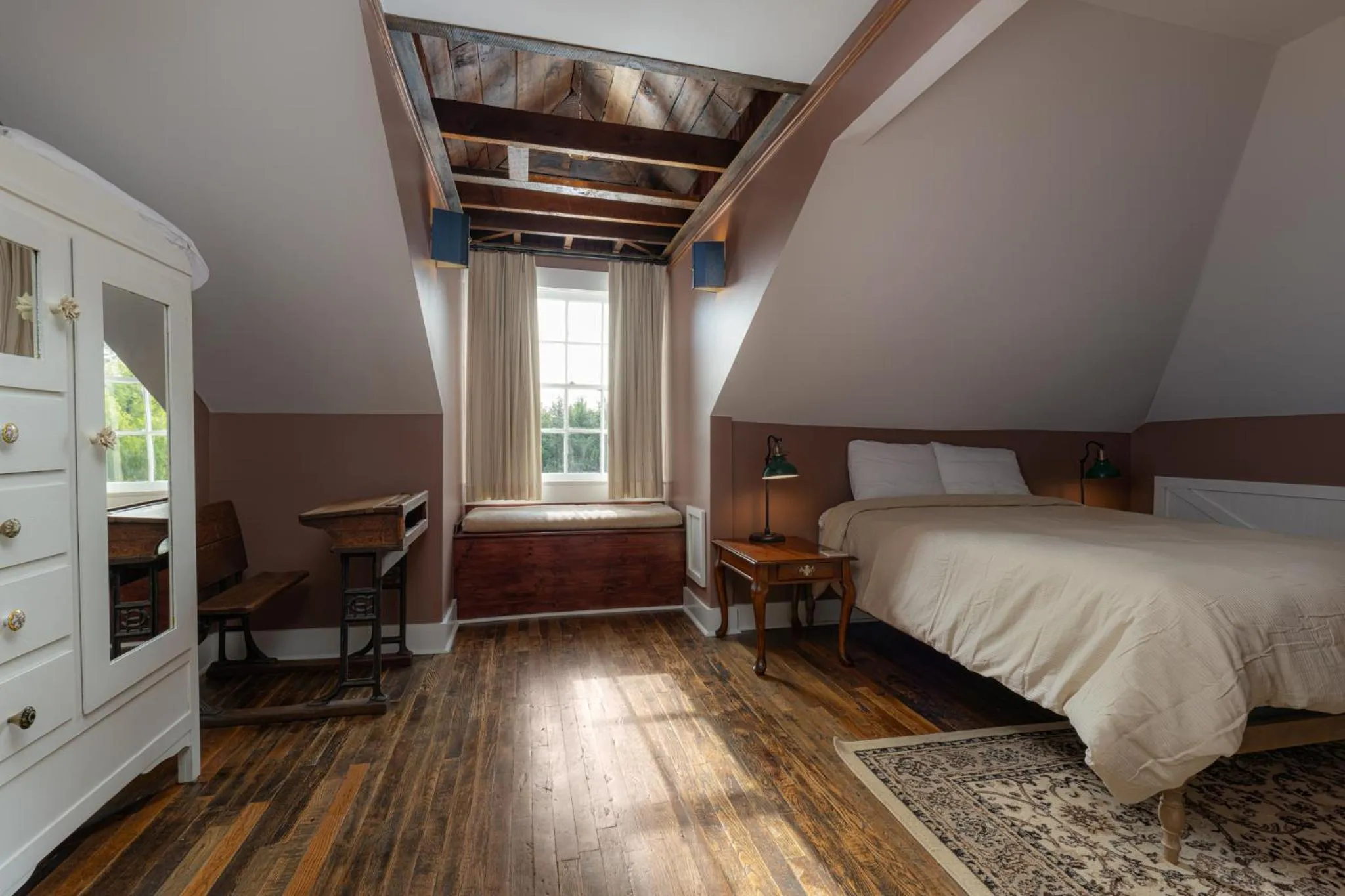 Bedroom, Bed in The NuWray Hotel & Carriage House