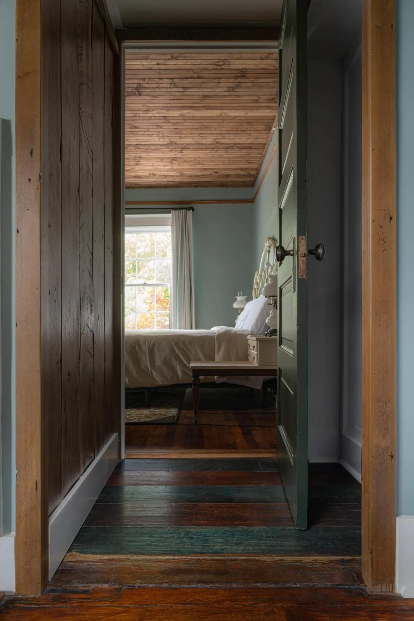 Bed in The NuWray Hotel & Carriage House
